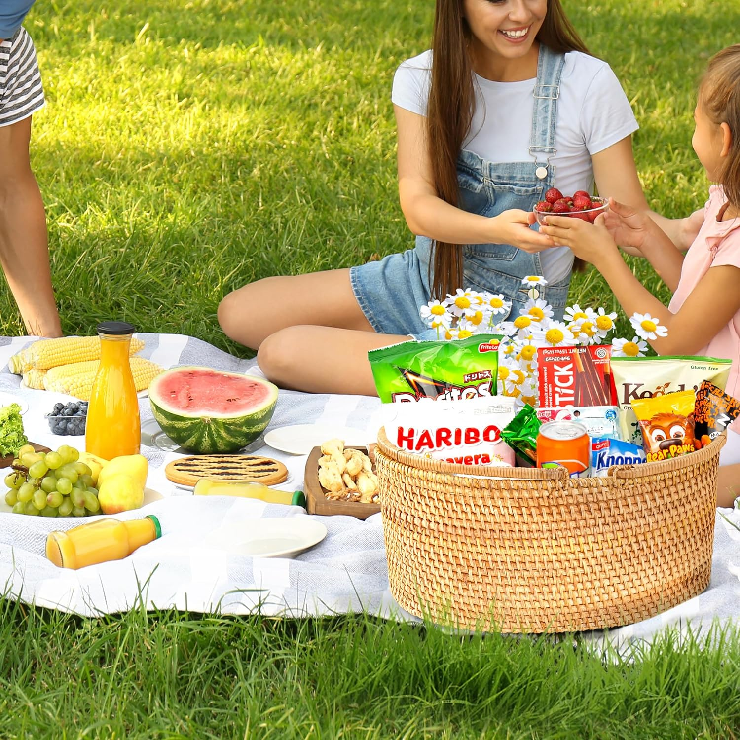 35&times;26&times;15CM Rattan Picnic Basket with Handles, Large Oval Gift Baskets for Fruit, Empty Gift Basket for Festival, Wedding, Camping image number 3