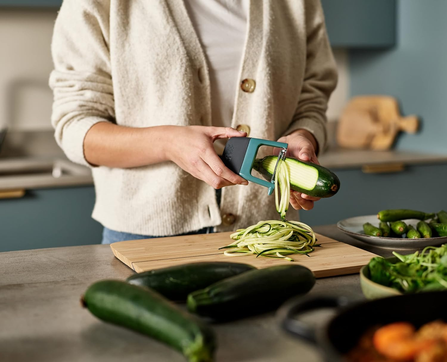 Joseph Joseph Duo Easy-Grip Julienne Peeler, Vegetable Kitchen Peeler and Potato-Eye Remover, Dark Opal