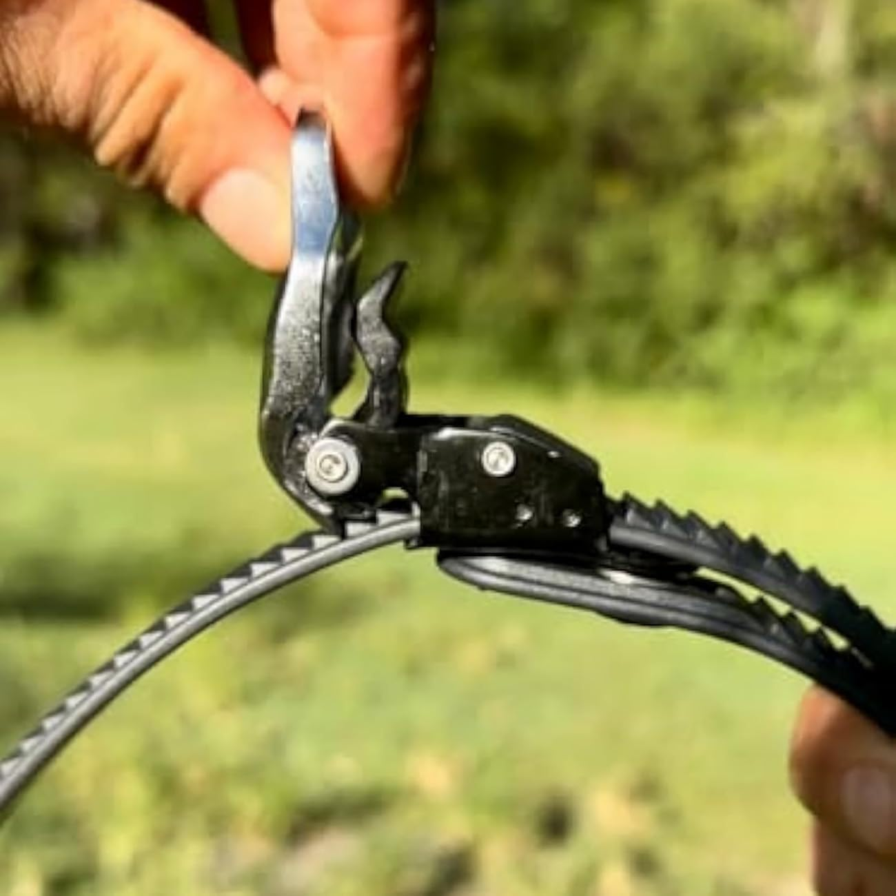 Heavy-Duty Stainless Steel Grip Lock Straps, Reusable Adjustable Locking Belt with Metal Buckle, Strong Ratchet Tie down Straps for Luggage, Cargo, Bikes, and Daily Use (8Psc) - 2Pcs image number 3