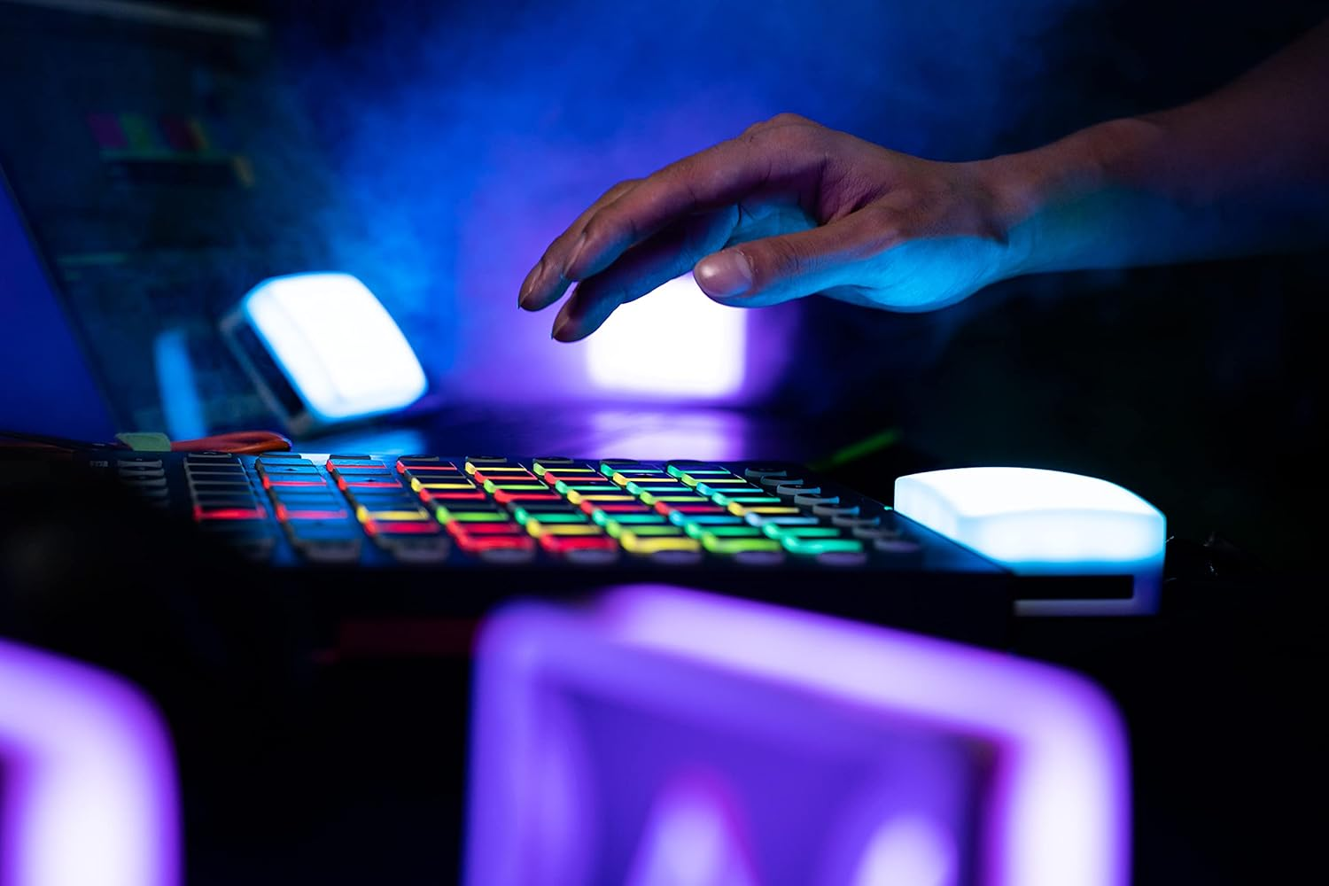 Aputure Amaran AL-MC RGBWW on Camera Video Light, CRI/TLCI 96+, Temperature 3200K-6500K, HSI Mode,Support Magnetic Attraction and App with USB-C PD and Wireless Charging image number 1