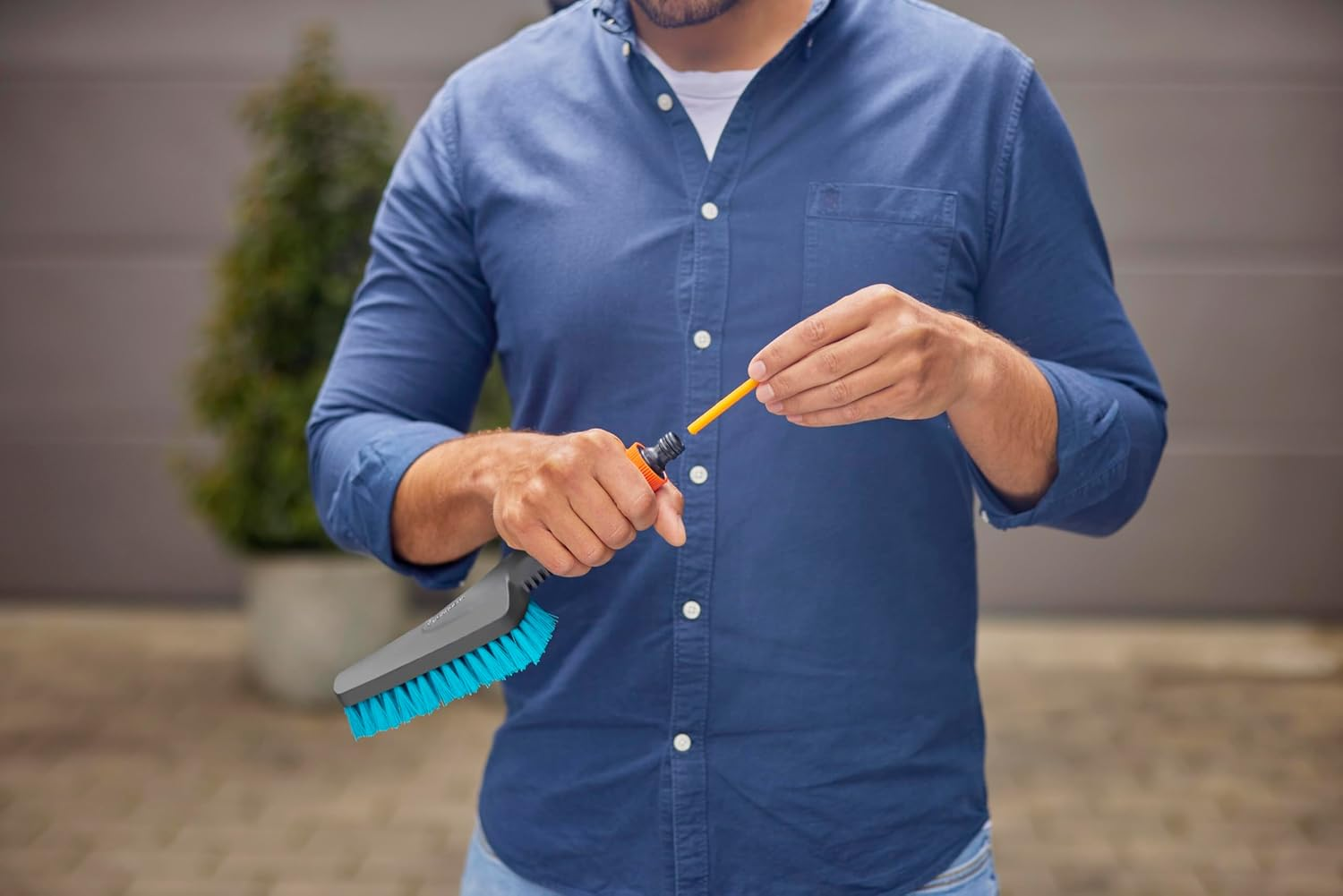 Gardena Cleansystem S Hard Hand Brush: Cleaning Brush with Hose Connection, Flat Brush Body, for Tight Places and Insensitive Surfaces, with Flow Control (18844-20) image number 5