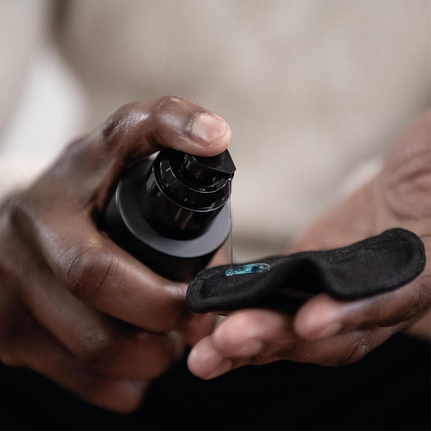 War Paint Reusable Bamboo & Cotton Makeup Remover Pads for Men (Pack of 8) image number 1