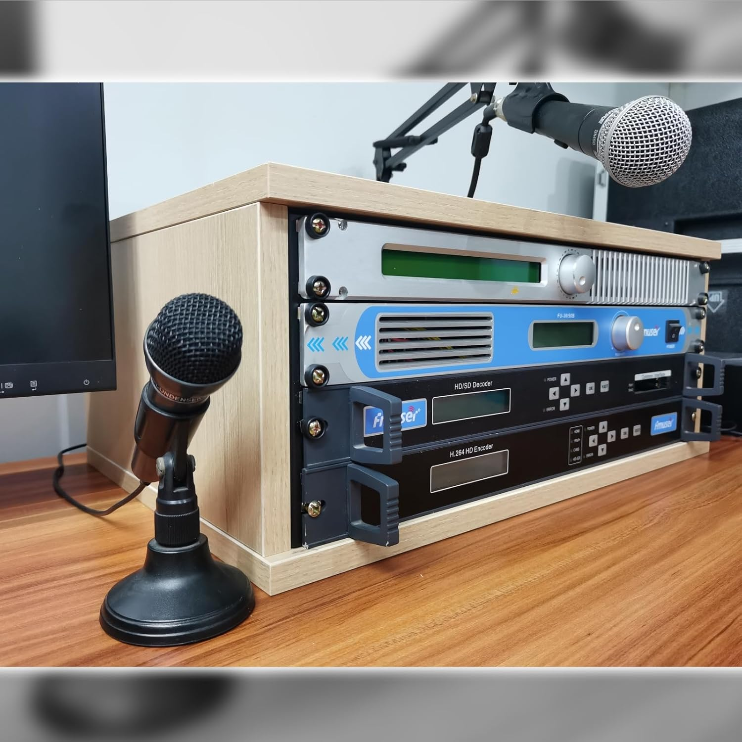 FMUSER 4U Rack Rails with M6 Rack Mount Screws and Cage Nuts Set for DIY Server and Studio Racks image number 3