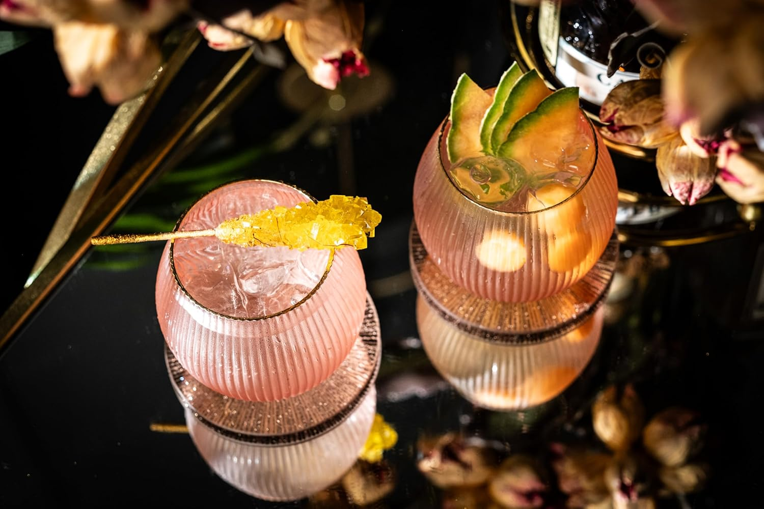 GLASSIQUE CADEAU Vintage Art Deco Ribbed Gin Tonic Cocktail Glasses in Delicate Pink with Gold Rim, Set of 4, 400 Ml Ribbed Crystal Gin Glasses for Cocktails, Gift Set for Gin Lovers image number 4