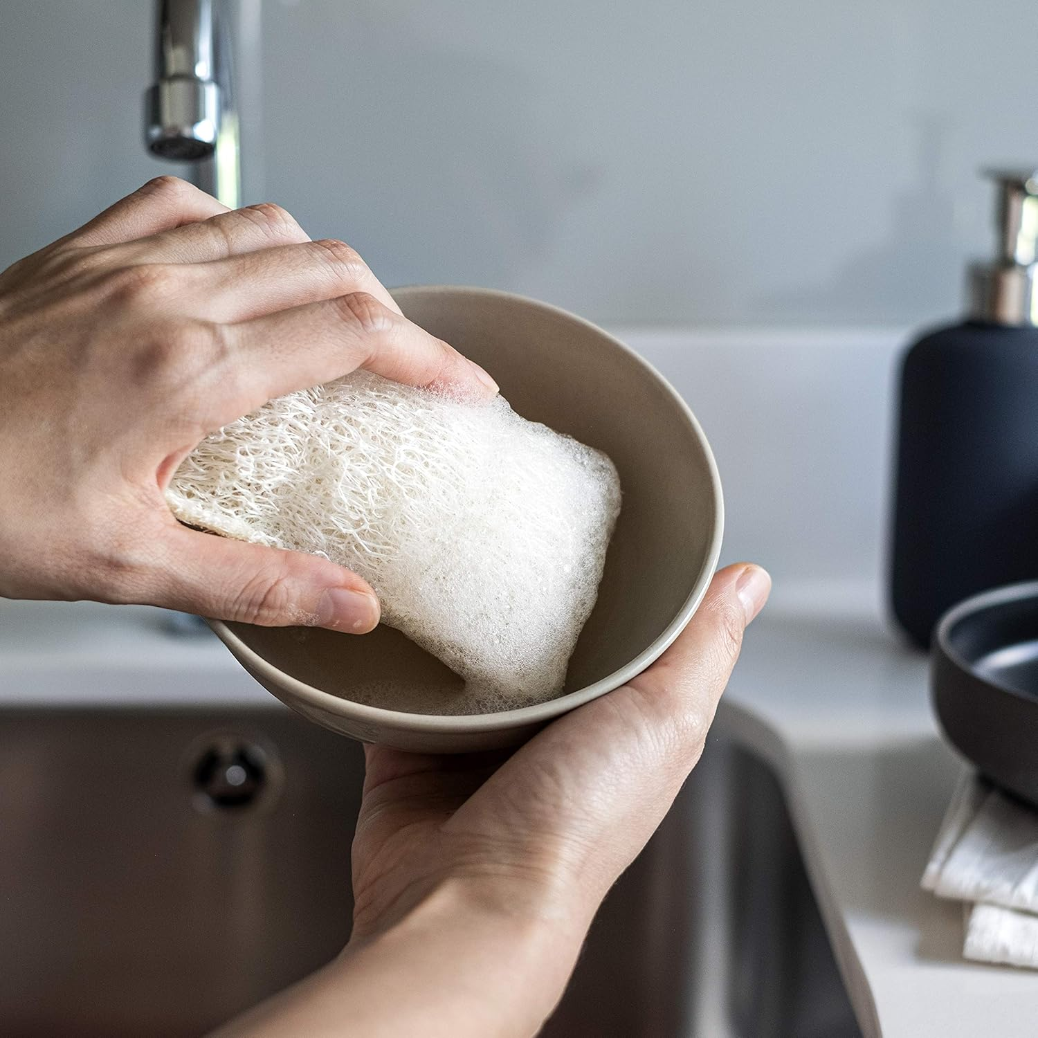 FAAY Eco Friendly Sponges for Dishes, Multi-Purpose Non-Scratch Loofah Scrubber for Cookware, Kitchen, Bathtub and Body, Handmade Unbleached Luffa Fiber, Natural, Biodegradable, Compostable & No Smell image number 4