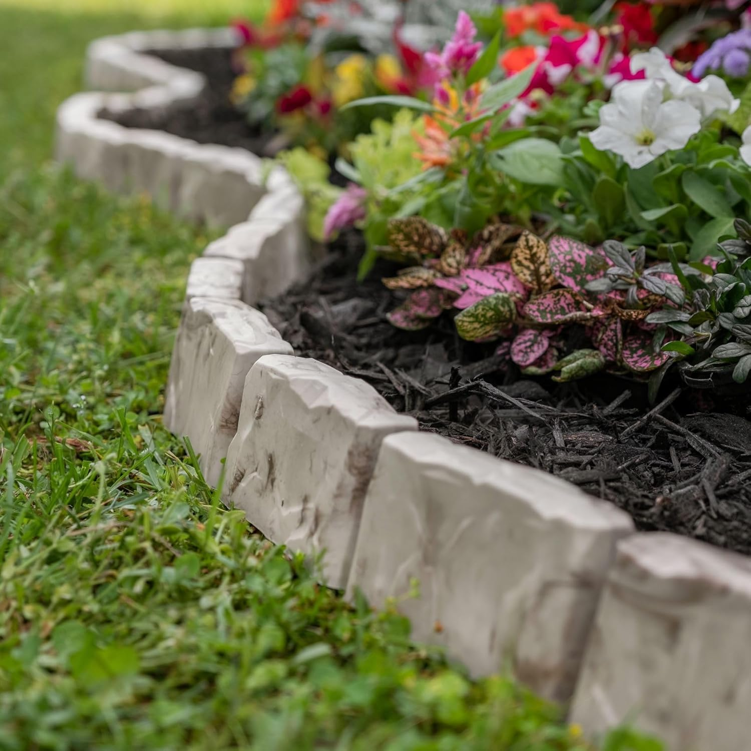 Easyflex No-Dig Landscape Edging with Anchoring Spikes, 2.7 In. Tall Decorative Stone-Look Garden Border, 60 Foot Kit, Brown image number 2