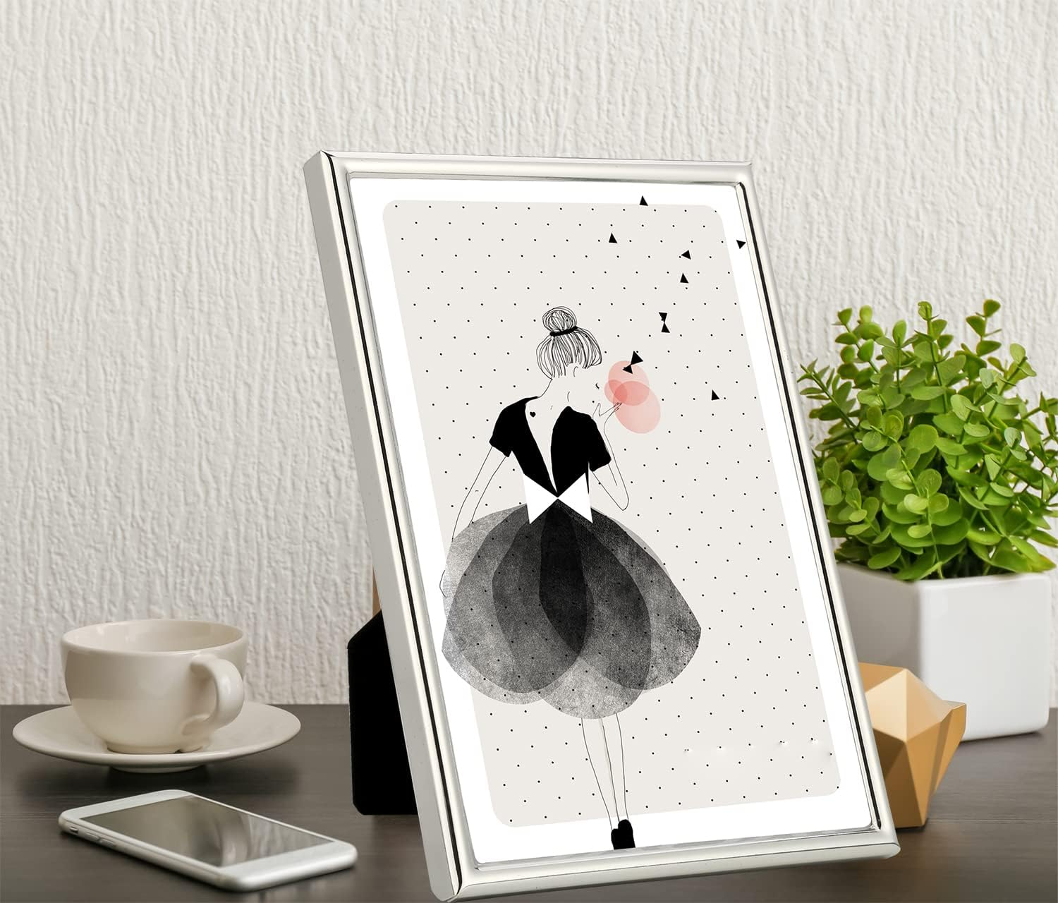 Yipinyin 4X6'' Simply Silver Metal Picture Frame 2Pack, Elegant Silver Plated Photo Frames 4 X 6'' with Soft Touch Velvet Backing for Desktop and Wall D&eacute;cor image number 6