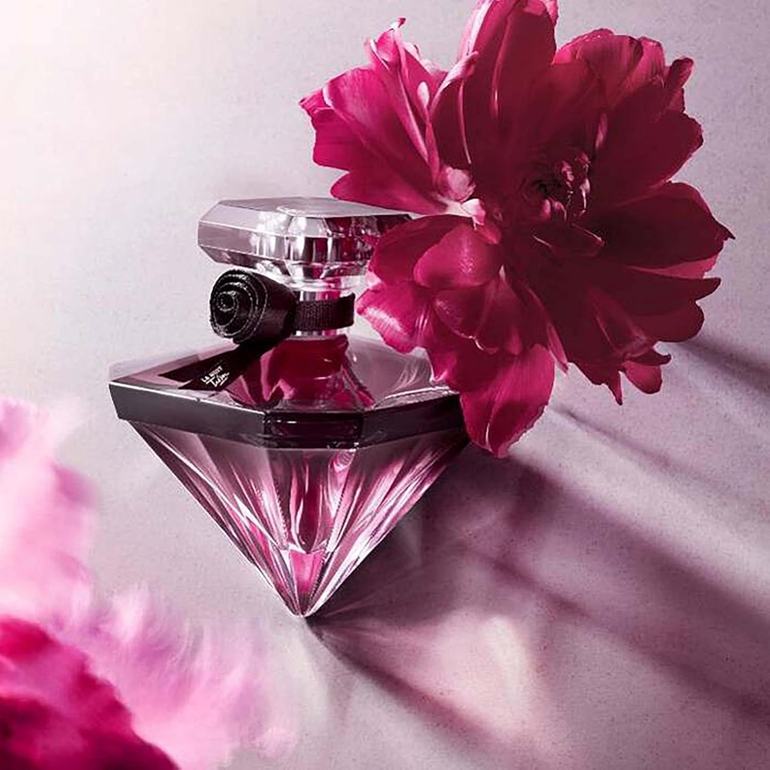 Lanc&ocirc;me La Nuit Tr&eacute;sor L'Eau De Parfum -Long Lasting Gourmand Fragrance with Notes of Black Rose, Vanilla, Incense & Lychee Praline -Women'S Perfume -75Ml image number 4
