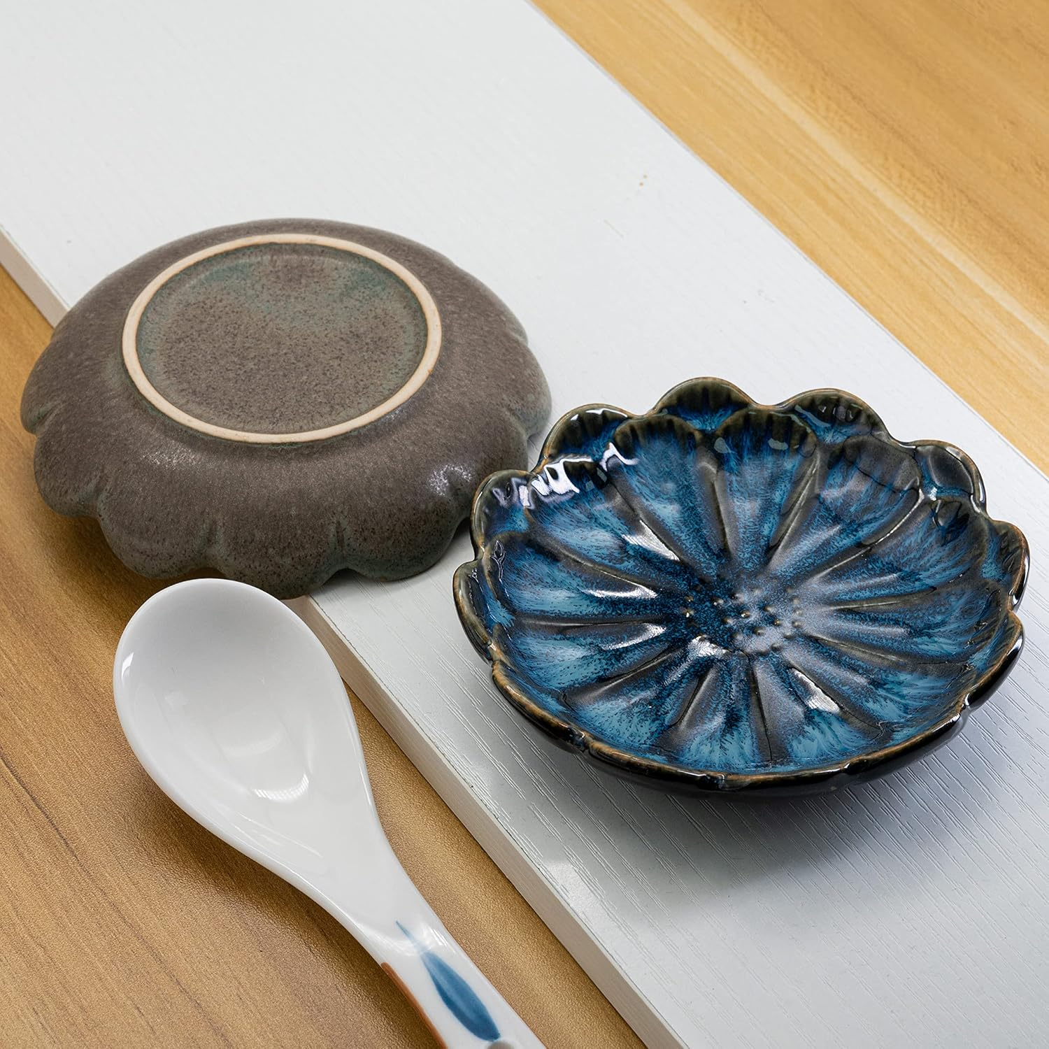 LINXUXIE Ceramic Stable Spoon Rest 3PCS Multifunctional Glaze Ceramic Dinner Plates Set Heat Resistant Porcelain Spoon Utensil Holder in Kitchen Counter Kitchen Dining Table Decor (Sunflower 3PCS) image number 6