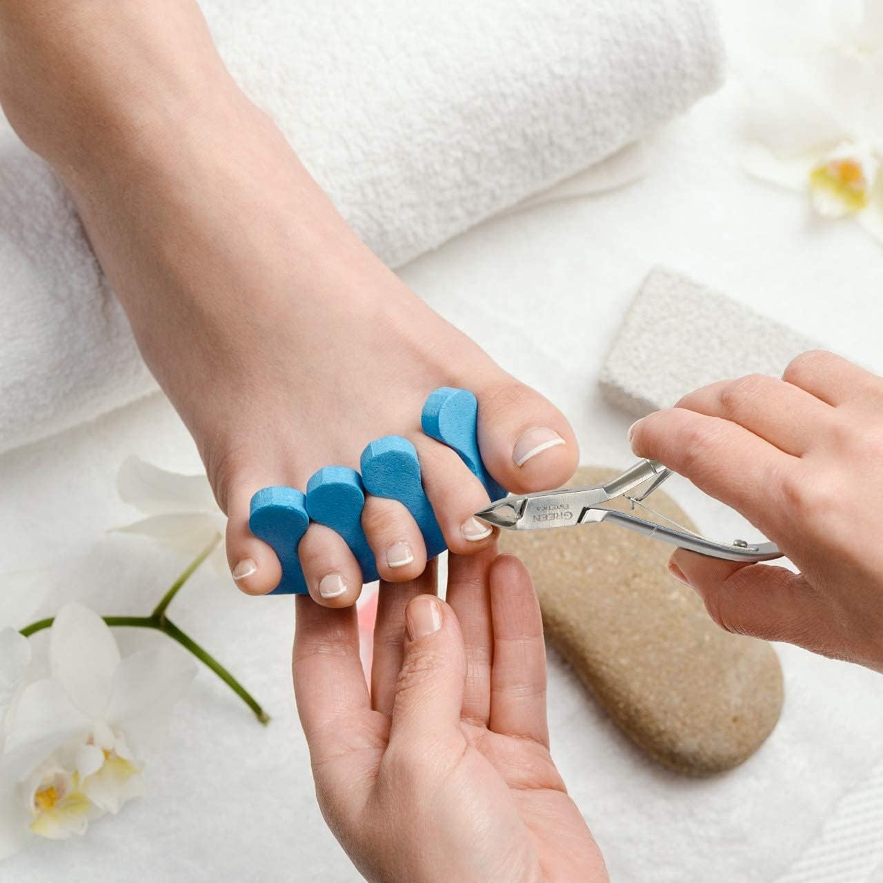 Premium Cuticle Trimmer Stainless Steel Nipper - Sharp Blades with Double Spring - Manicure Pedicure Tool for Home and Salon - Silver Nipper - Pack 1 image number 3