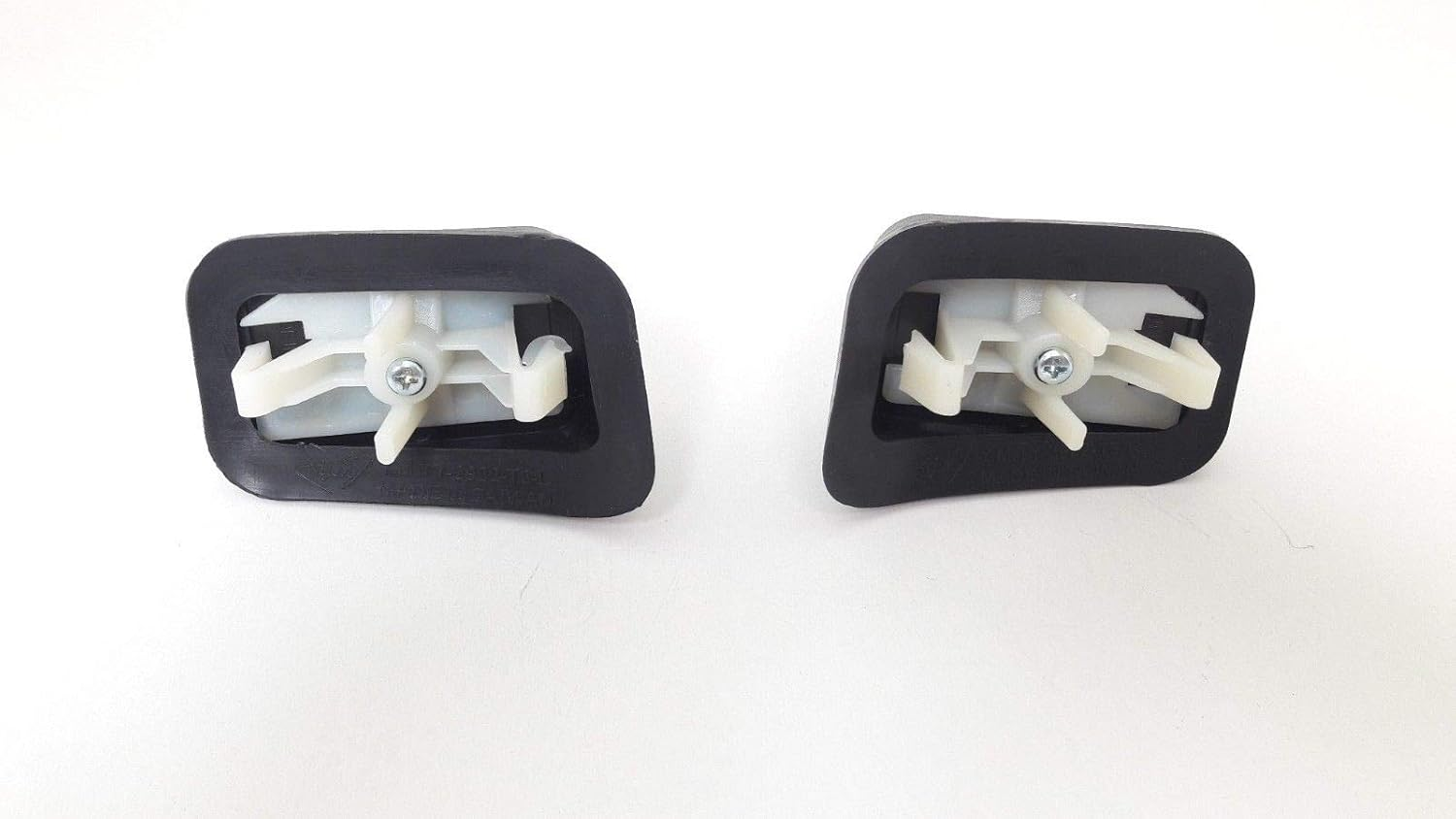 Rear Bumper Reflector for Toyota Hilux 1998-2003 image number 2