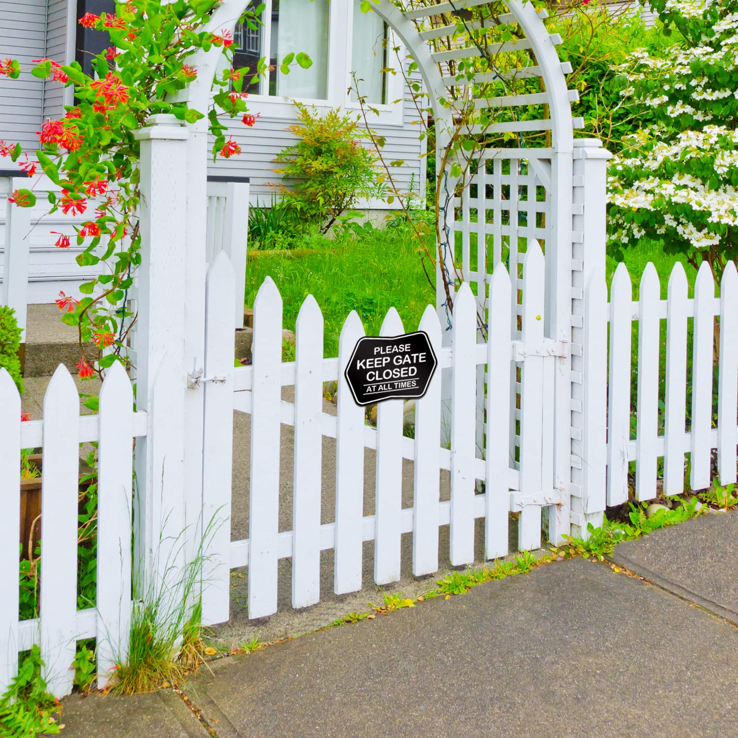 Signseries Beware of Dog Sign &ndash; Premium Dog Sign for the Backyard &ndash; Beware of Dog Dibond Aluminum Sign &ndash; Weather Resistant Design &ndash; Outdoor Vintage Metal Signs with Mounting Options - 5.5 X 7.25-Inch (Please Keep Gate Closed at All Times) image number 4