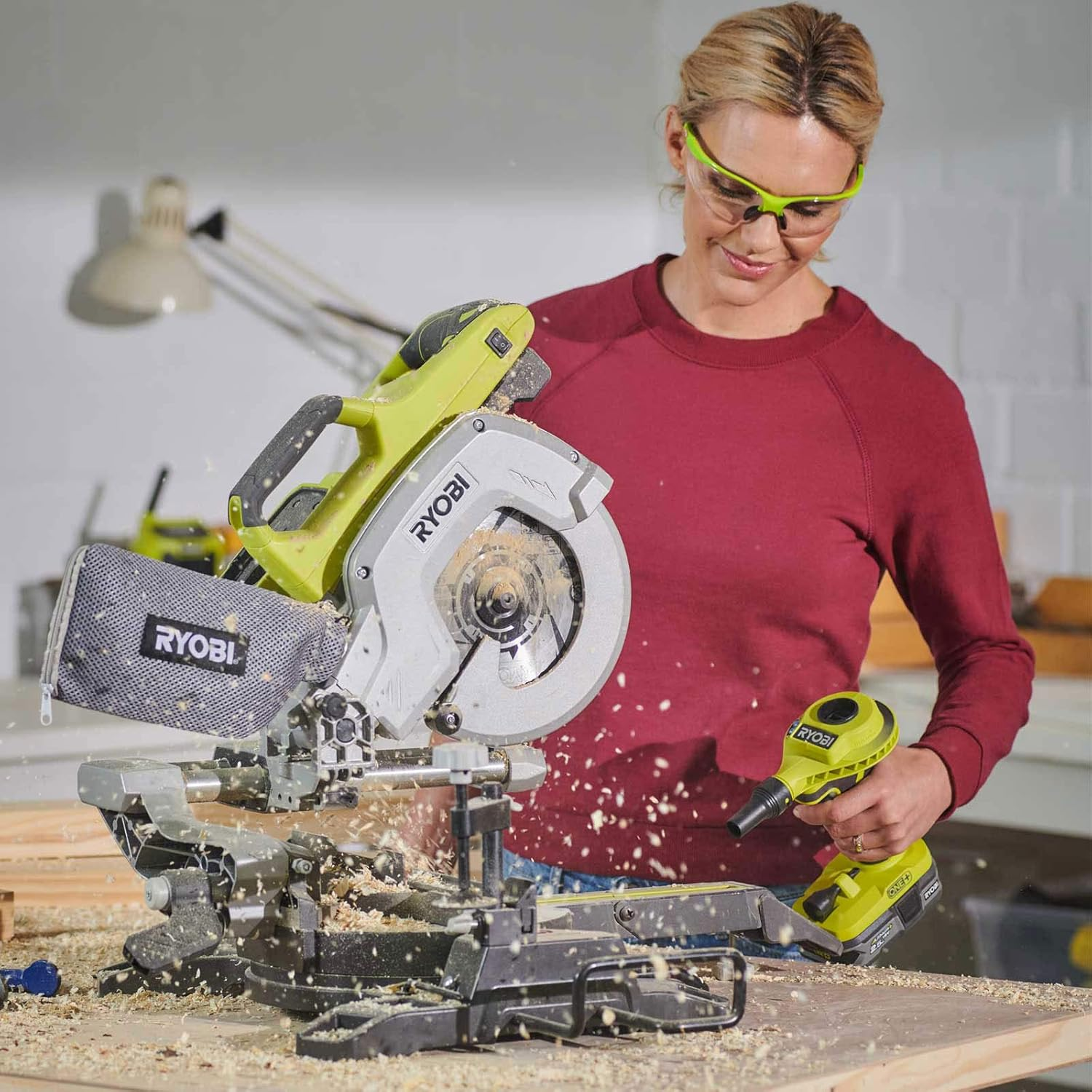 RYOBI 18 V Battery Powered Inflator, High Volume Low Pressure Inflation and Deflation for Air Mattresses and Other Inflatables image number 6