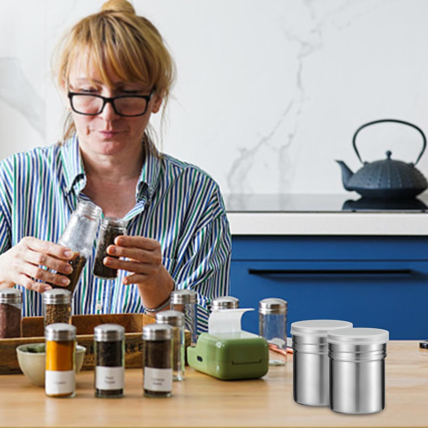 Stainless Steel Powder Shaker with 16 Piece Printing Stencils Chocolate Shaker for Coffee Cocoa Powder Durable Food Grade 304 Stainless Steel Easy Clean and Freshness Seal Ideal for Kitchen Use image number 4