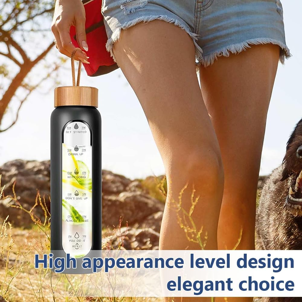 1000 ML Water Bottle, Time Marker Water Cup, Reusable Glass Tumbler, Motivational Water Bottles with Silicone Sleeve and Bamboo Lid, Drop Resistant Water Bottle for Gym Sports Outdoor (8X8X28.5Cm）