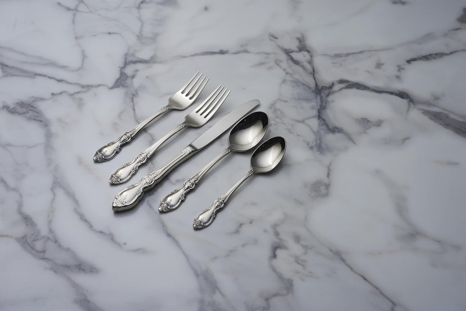 Oneida Louisiana 4-Piece Fine Teaspoons Set, 18/8 Stainless Steel Teaspoon Set, Service for 4, Dishwasher Safe, Small Spoons, Silverware, Mirror Finish, Utensils, Flatware, Tableware (Silver, 4 Piece) image number 5