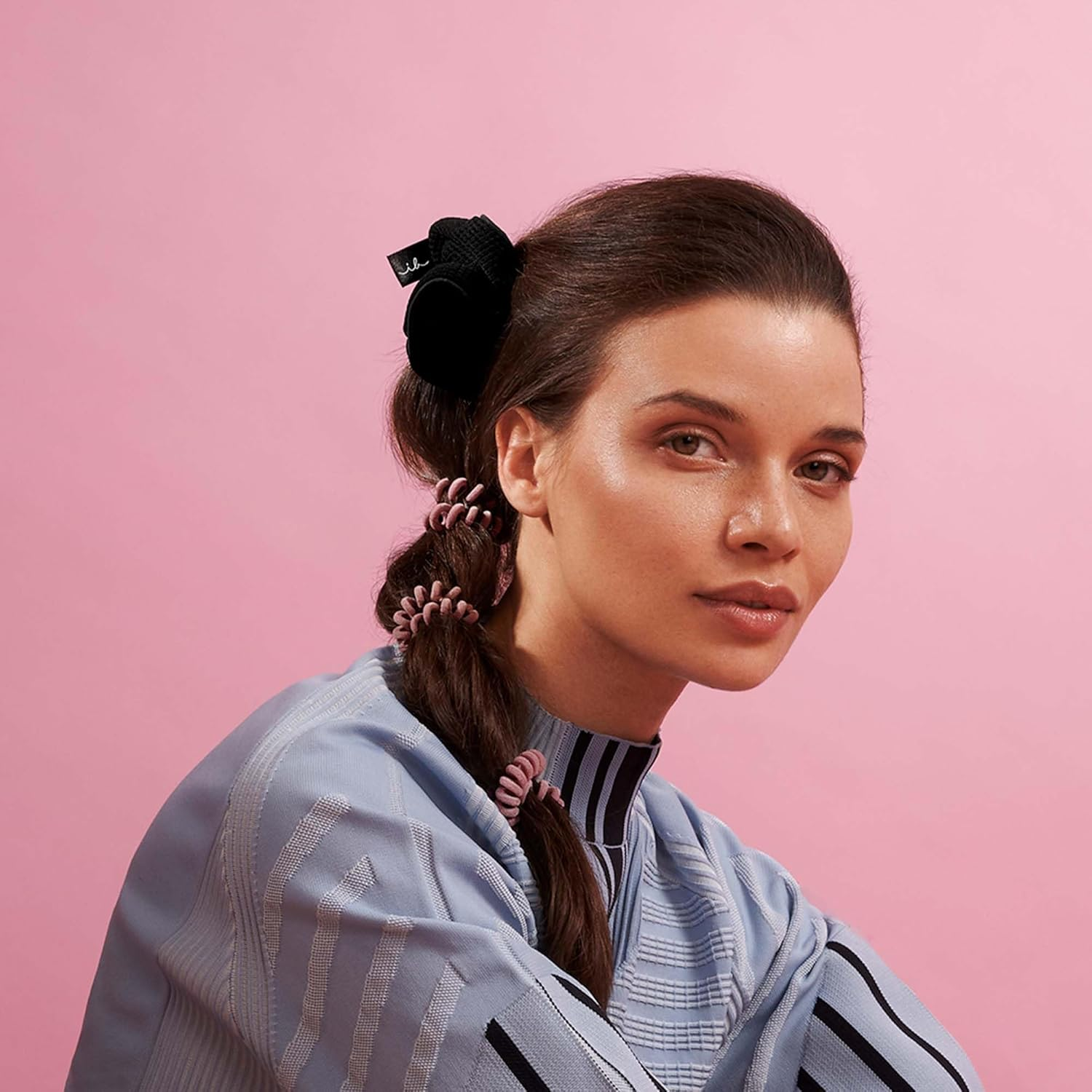 Invisibobble Hair Scrunchie Power Black Panther, Hair Bobbles Strong Hold for Sports, Scrunchies Grey Black, Designed in the Heart of Munich image number 4