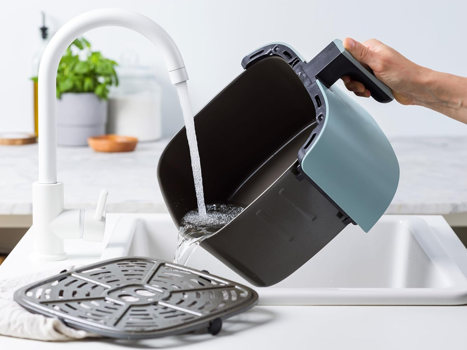 Greenpan Bistro XXL Coloured Air Fryer - Smokey Sky Blue image number 2