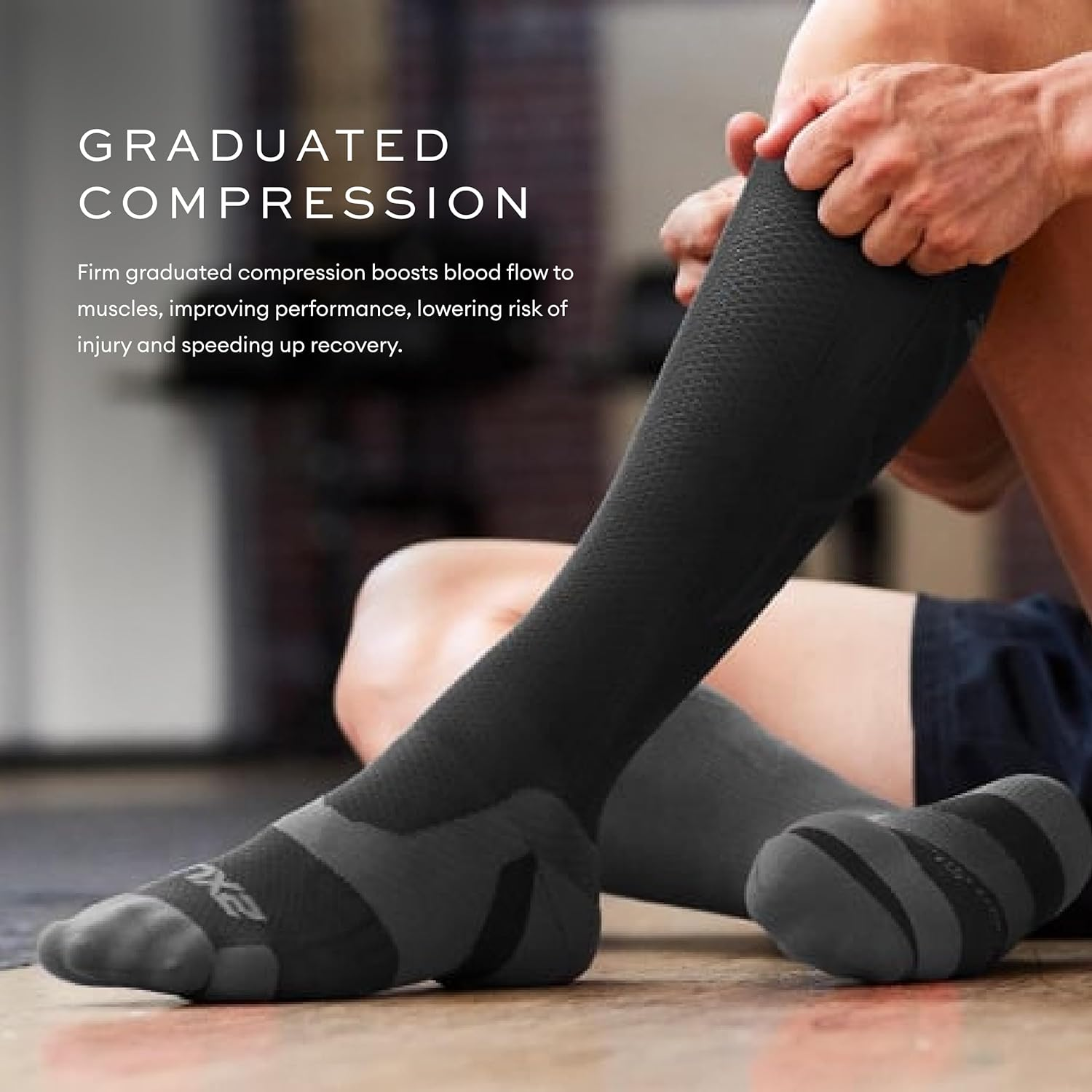 2XU Unisex 24/7 Compression Socks image number 1
