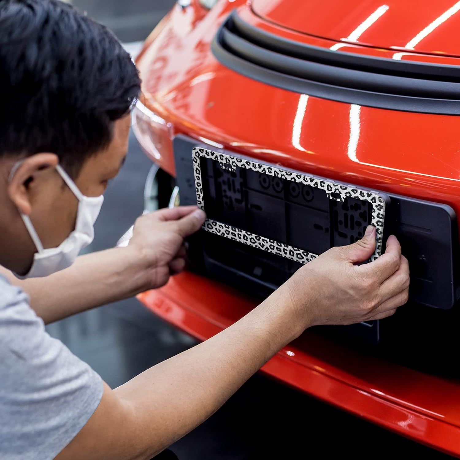 Frienda 24 Pcs Leopard Car Accessories Leopard Car Seat Cover Full Set Cheetah Steering Wheel Metal License Plate Headrest Seat Belt Armrest Pad Handbrake Gear Cover Keyring(White Black) image number 6