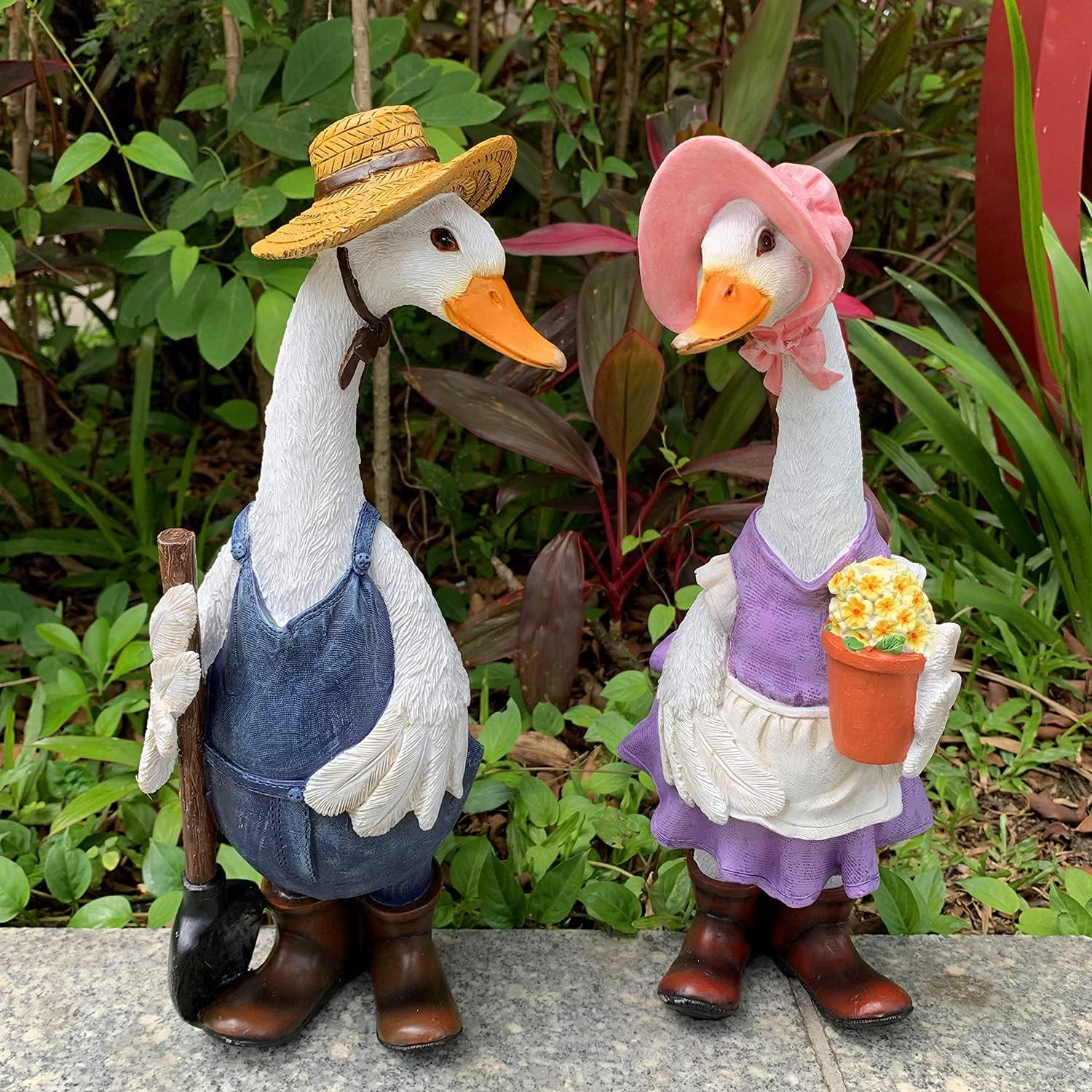 Ironrain Garden Statues Gardener Couple Duck, Indoor Outdoor Decorations Cute Ducks Art D&eacute;cor Goose Figurine Ornament for Yard Home Garden Patio and Office (Male) - Male image number 6
