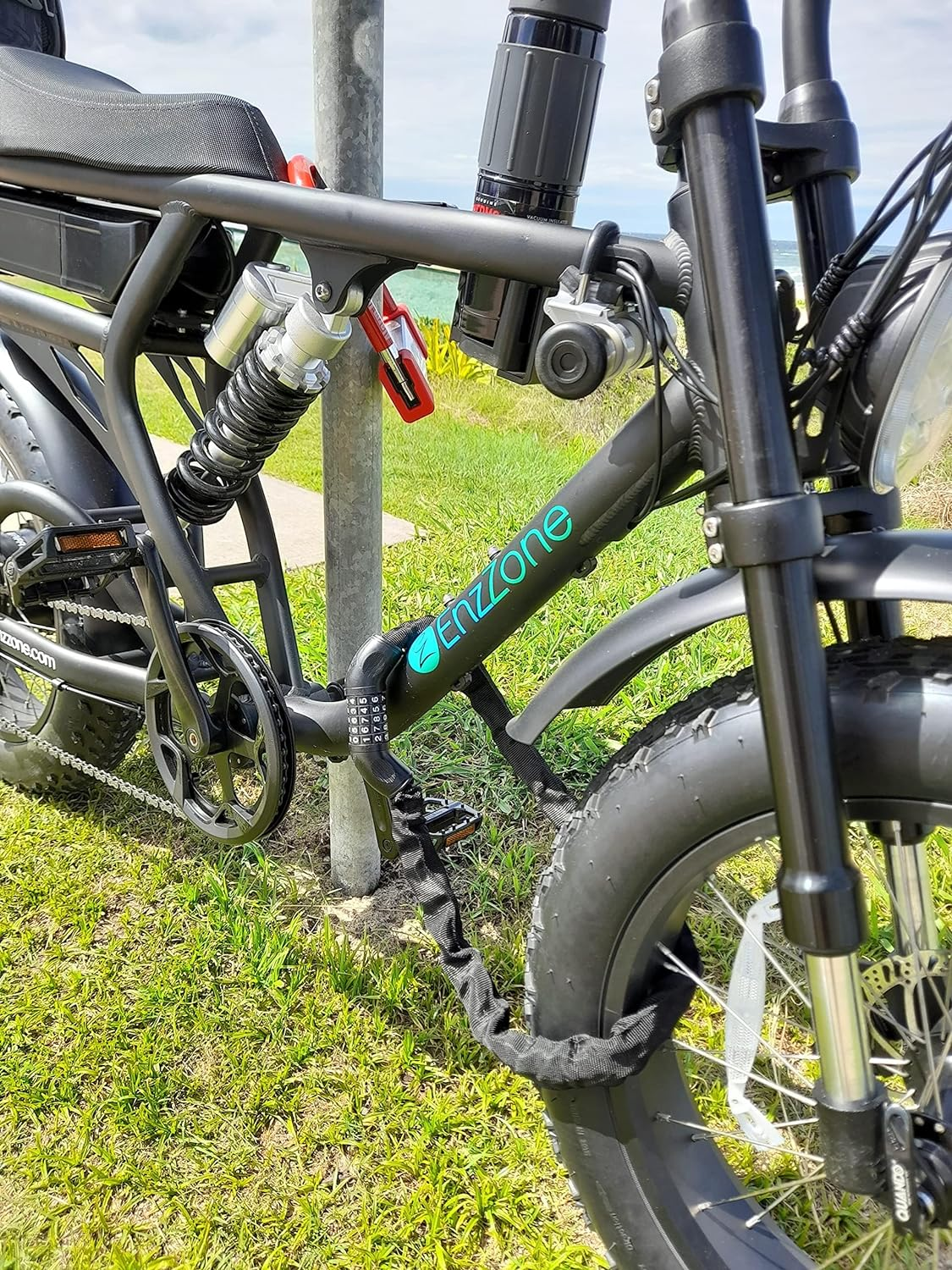 Enzzone Bike Lock Heavy Duty anti Theft Alarm Bike U Lock 120Db, 16Mm Stainless Steel, 3 Keys, Spare Batteries, with Combination Chain Lock - 3'.2" in Length - Manganese Steel - Digit Resettable image number 4