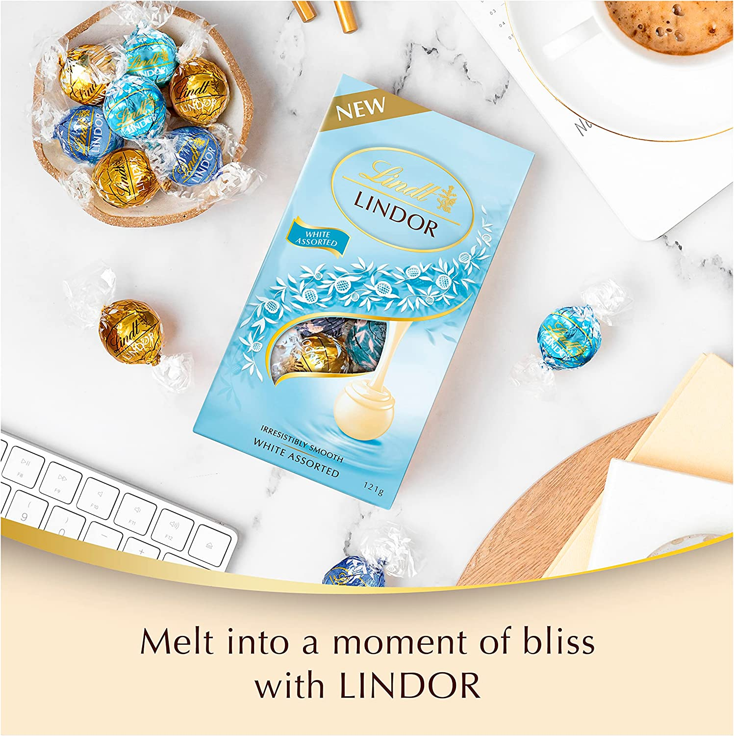 Lindt Lindor White Assorted Chocolate Bag 121G image number 1