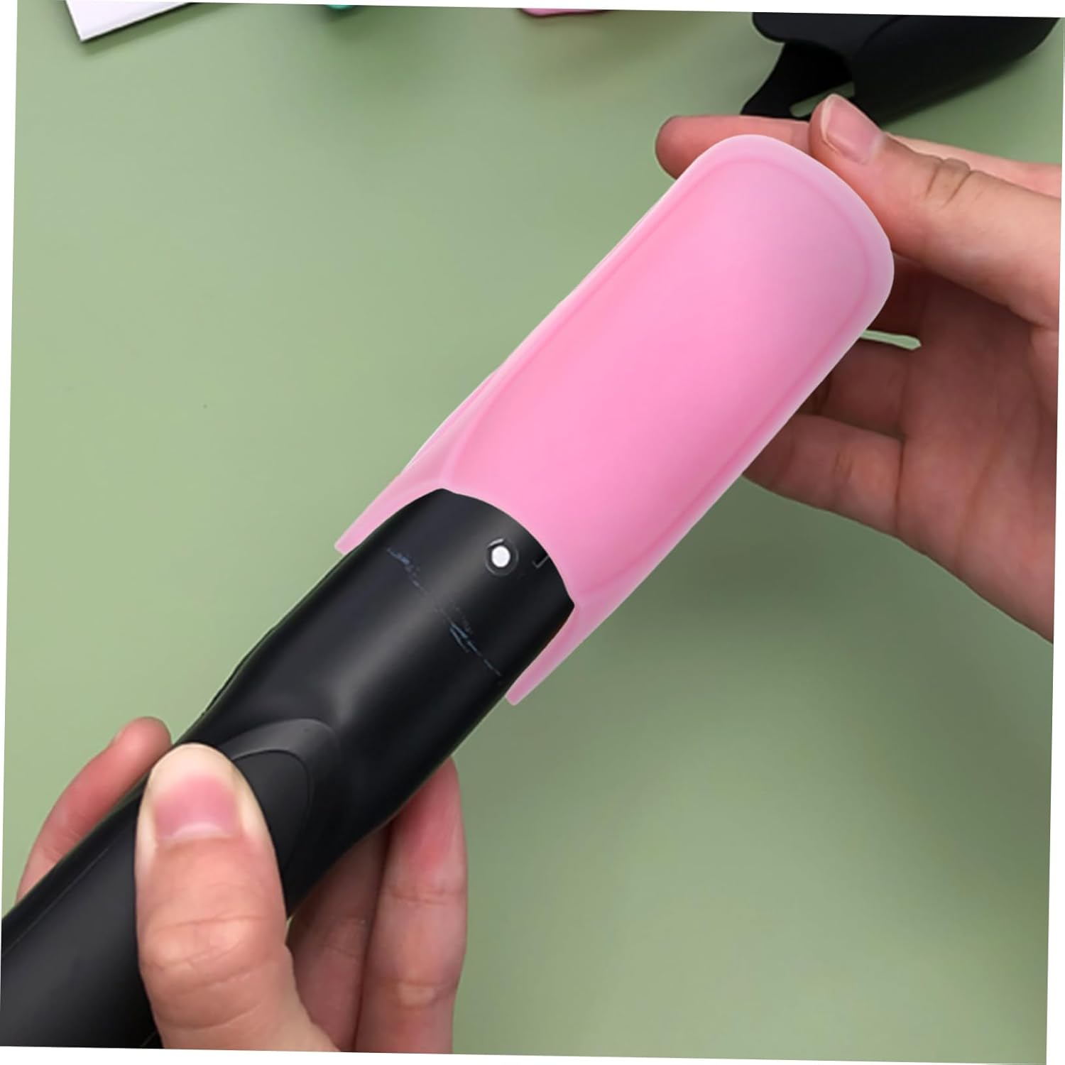 Hair Iron Heat-Resistant Silicone Sleeve Pink Hair Curler and Flat Iron Protector Cover for Safe Styling and Travel image number 2