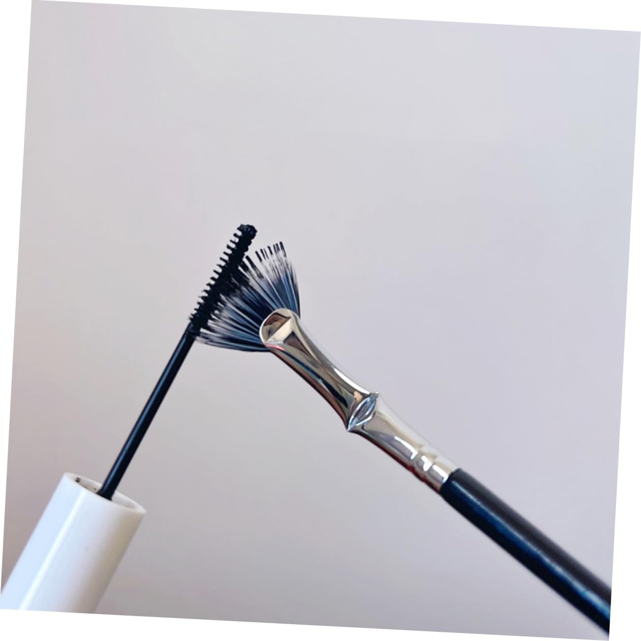 Eyelash Brush Applicator Tool for Women Compact and Lightweight Mascara Eye Makeup Brush for Easy Application Present for Makeup Lovers image number 1