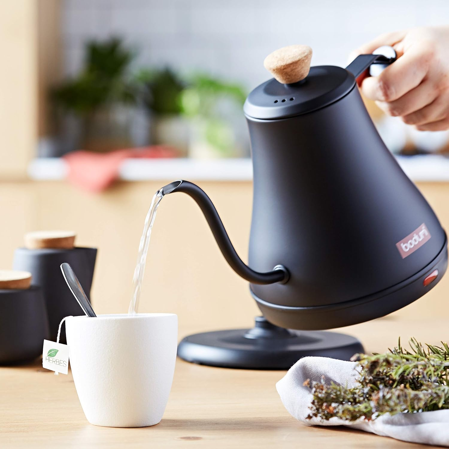 Bodum Melior 11883-259EURO Electric Kettle with Long Spout, 0.8 L, 1800 W, Matt Black image number 2