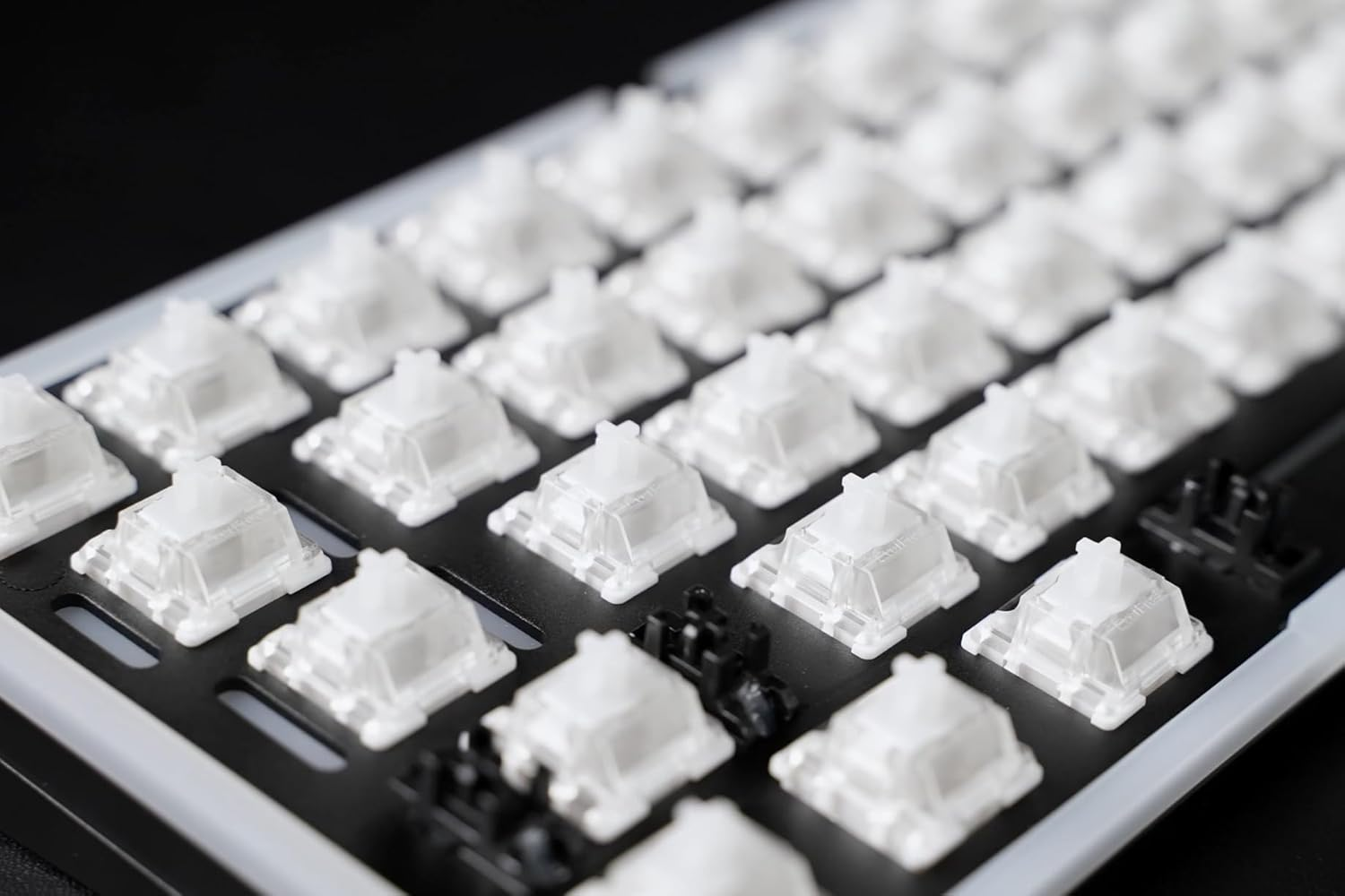 LUMINKEY Magger 68 HE Performance E-Milky White, Rapid Trigger, Gaming Keyboard, Full Aluminum Body, 8000 Hz, RGB, Wired USB, Magnetic Switch, SOCD Function, English Character Arrangement, PBT Key - Ano-Champagne Gold image number 4