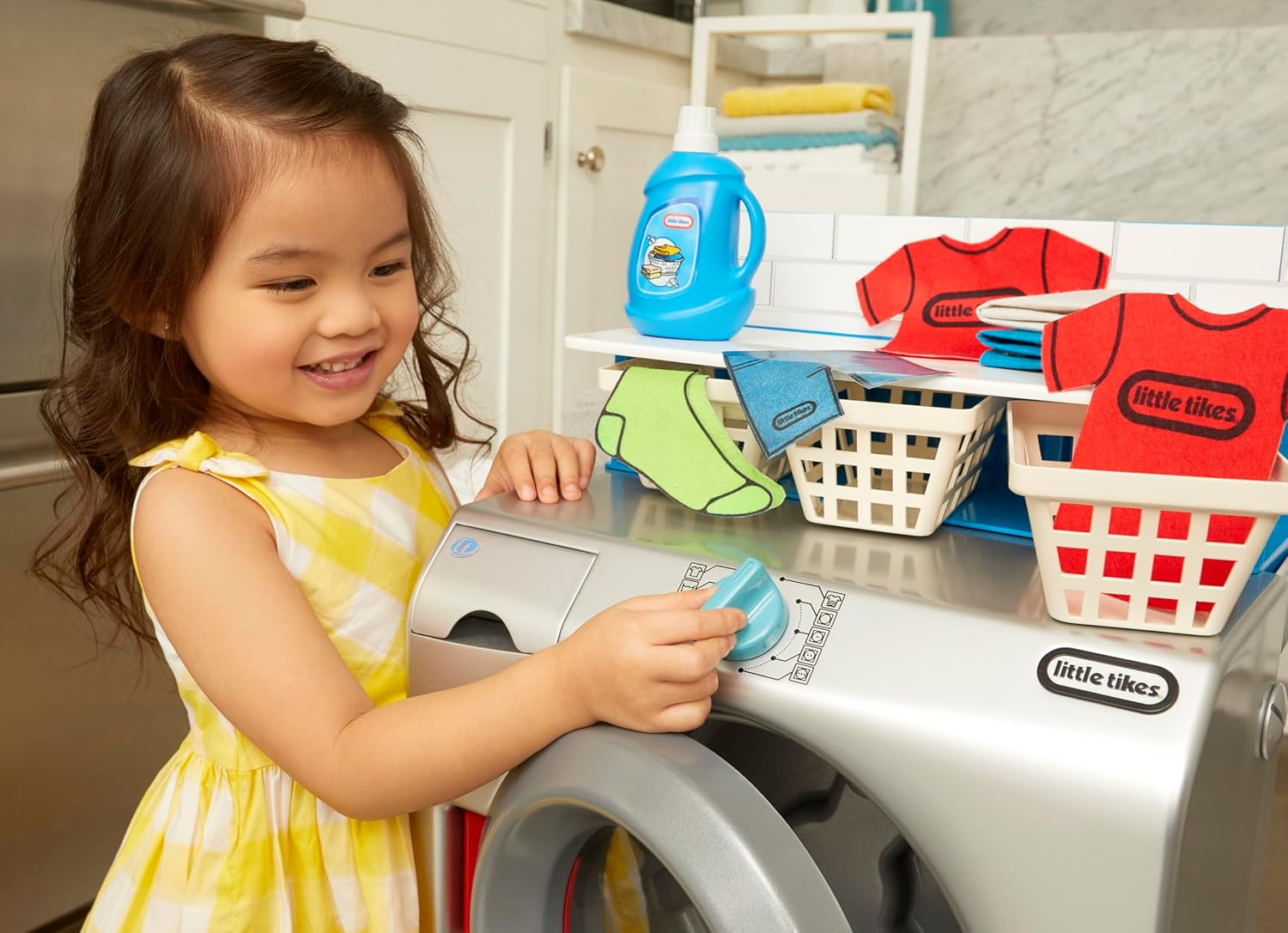 Little Tikes First Washer-Dryer - Interactive Laundry Playset for Kids with Spinning Drum, Realistic Sounds and 11 Accessories - Encourages Imaginative and Responsible Play image number 2
