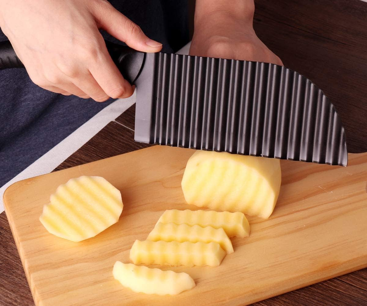 EZONEDEAL Potato Crinkle Cutter, Stainless Steel Waffle Fly Cutter with a Sturdy Julienne Peeler, Wavy Vegetable Slicer Kitchen Chopper Knife for Food Veggie Salad Carrots French Fries, Black