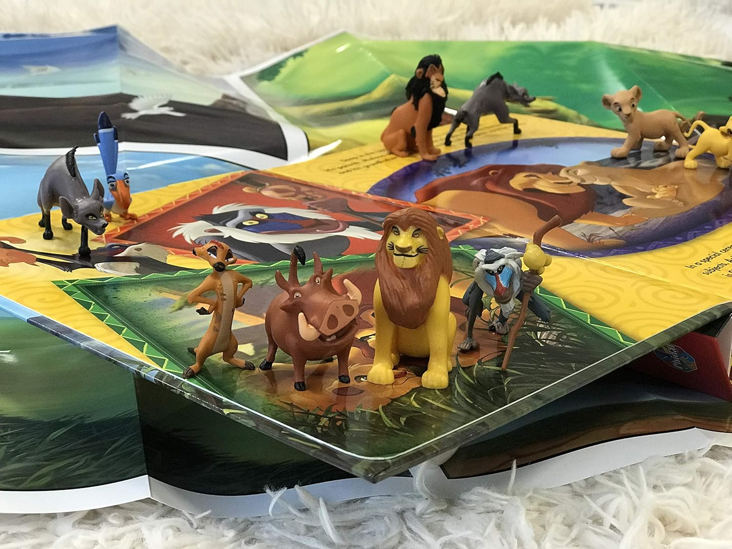 Disney Lion King My Busy Books - Storybook, 10 Figurines, Playmat: with Storybook, 10 Figurines and a Playmat