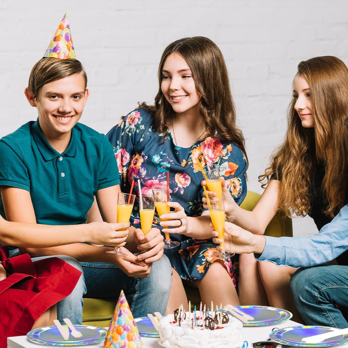 WELANE Disposable Paper Plates, 50 PCS Silver round Paper Plates for Parties, Weddings, Birthdays (7Inch) image number 4