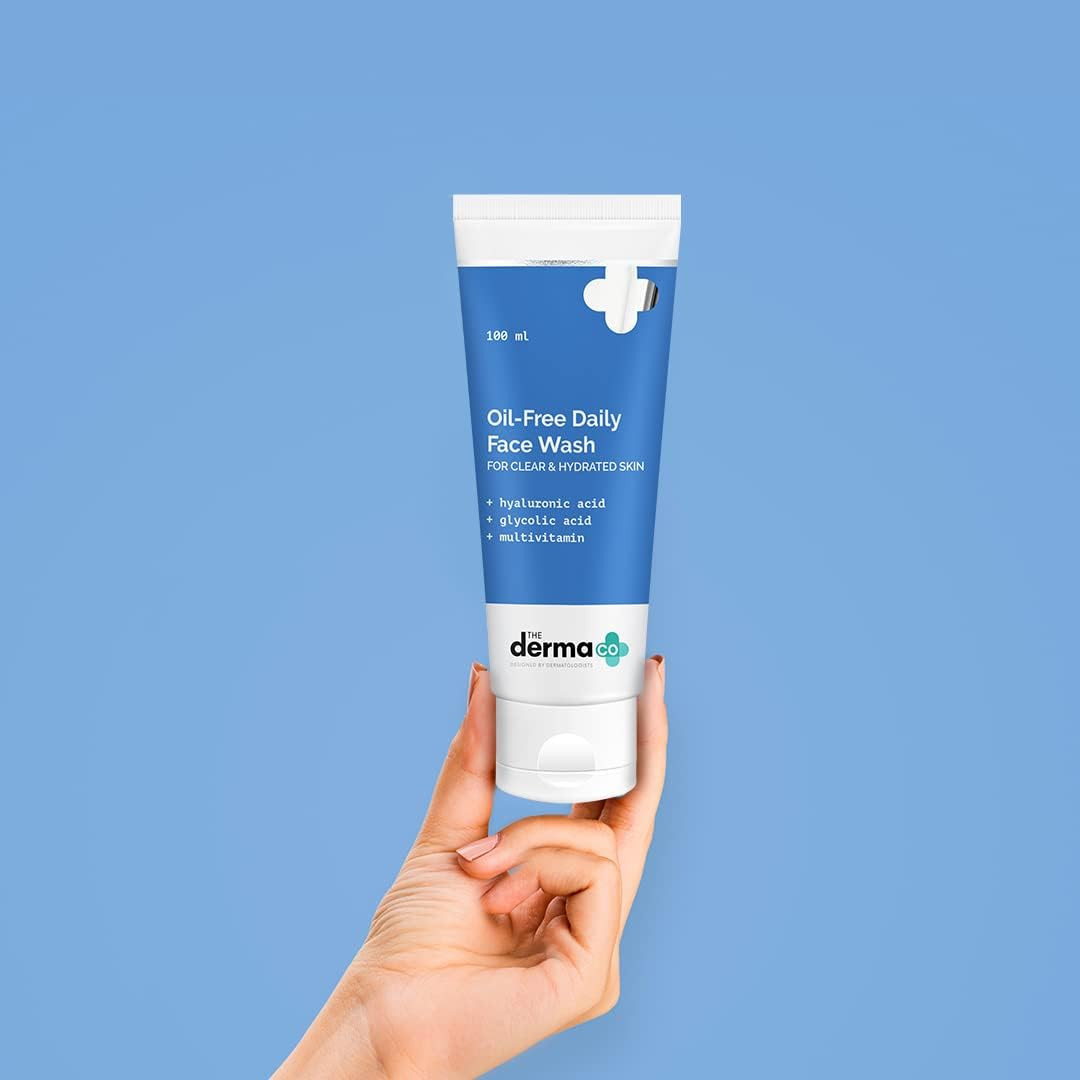 The Derma Co Oil-Free Daily Face Wash with Hyaluronic Acid, Glycolic Acid Multivitamins for Clear Hydrated Skin - 100Ml image number 4