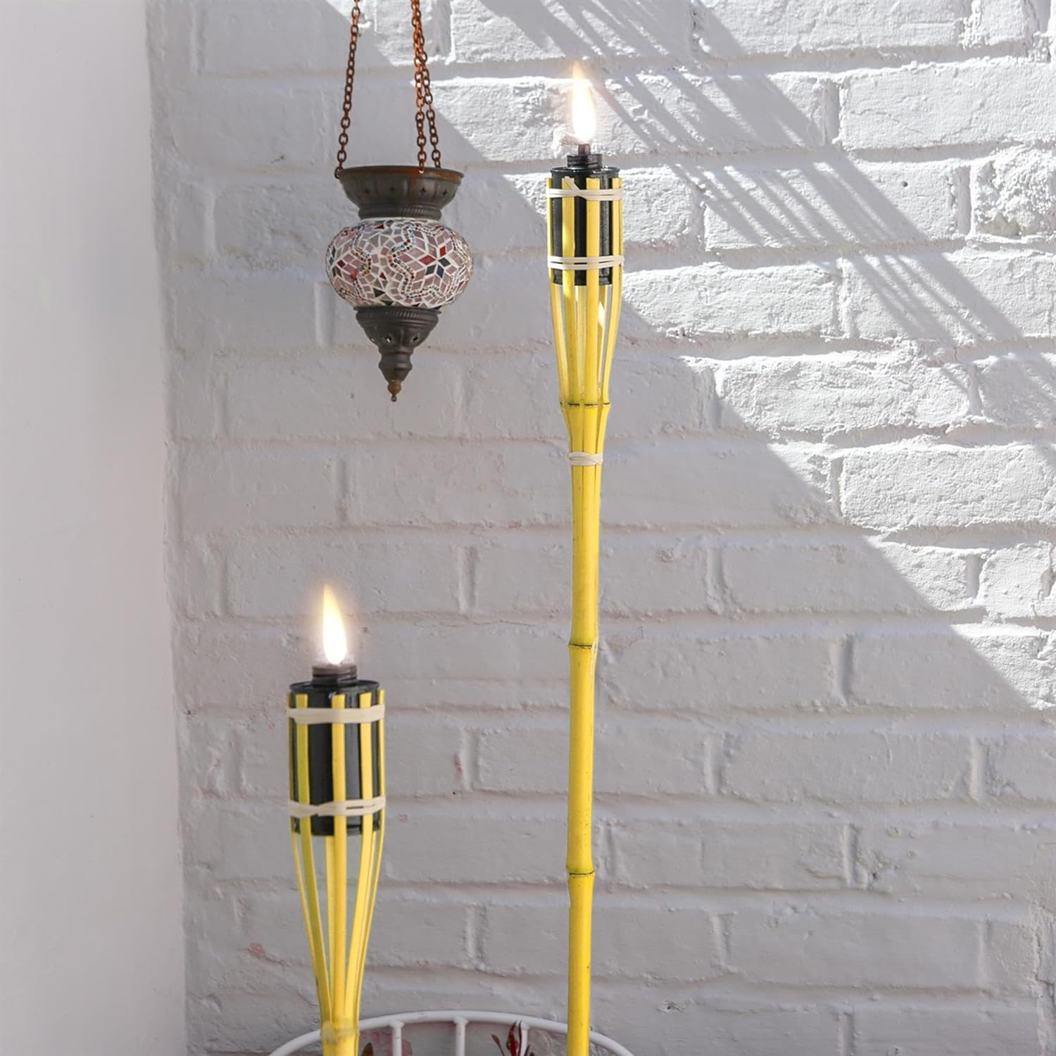 Harbour Housewares Bamboo Fire Torches - 60Cm - Yellow - 12X Garden Lighting Traditional Tiki Torches Outdoor Paraffin Oil Lamp Candle Flame Lantern with Removable Screw Top image number 3