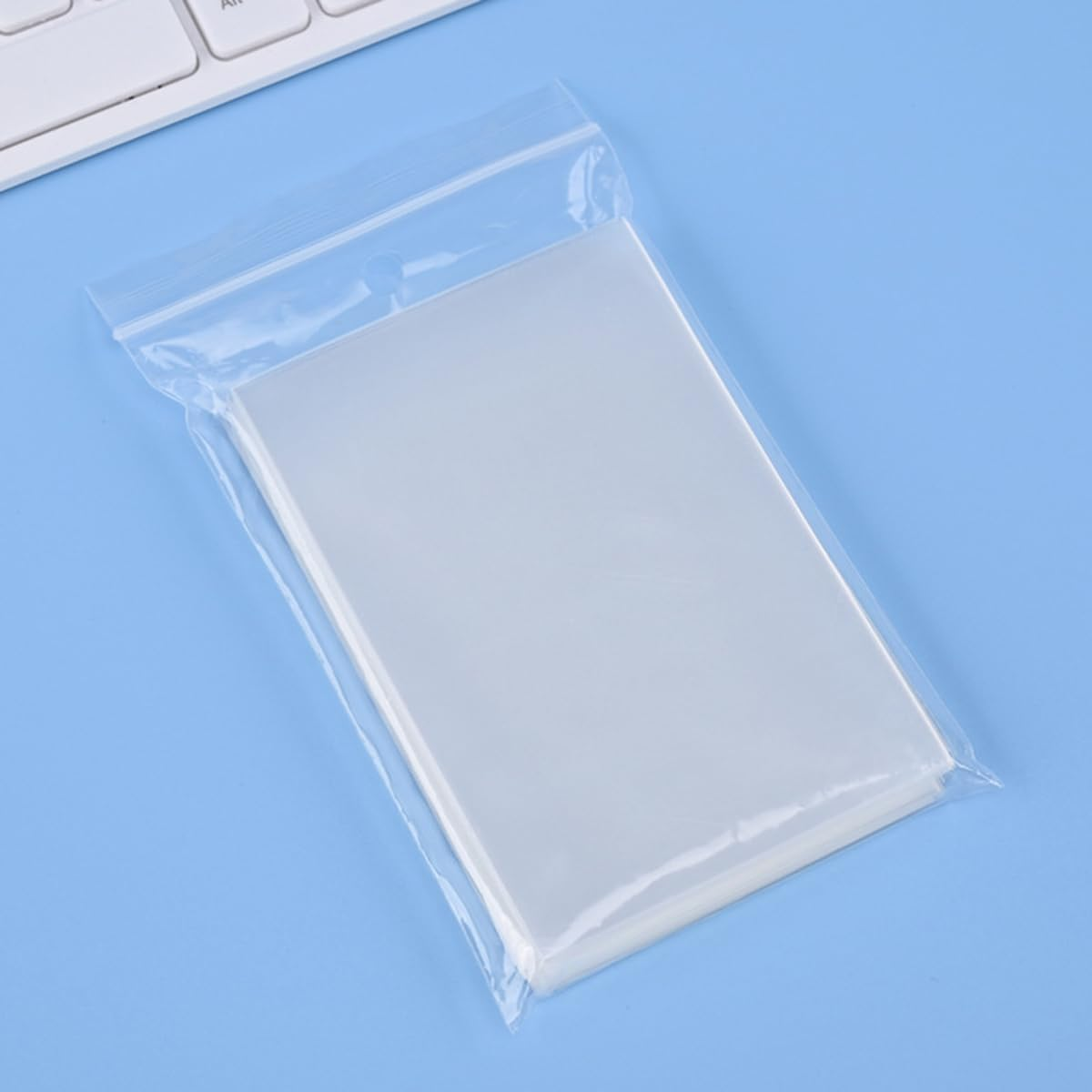 600 Count Trading Card Sleeves, Clear, 6.35 X 8.89 Cm, for Baseball, Basketball, Football and Gaming Cards