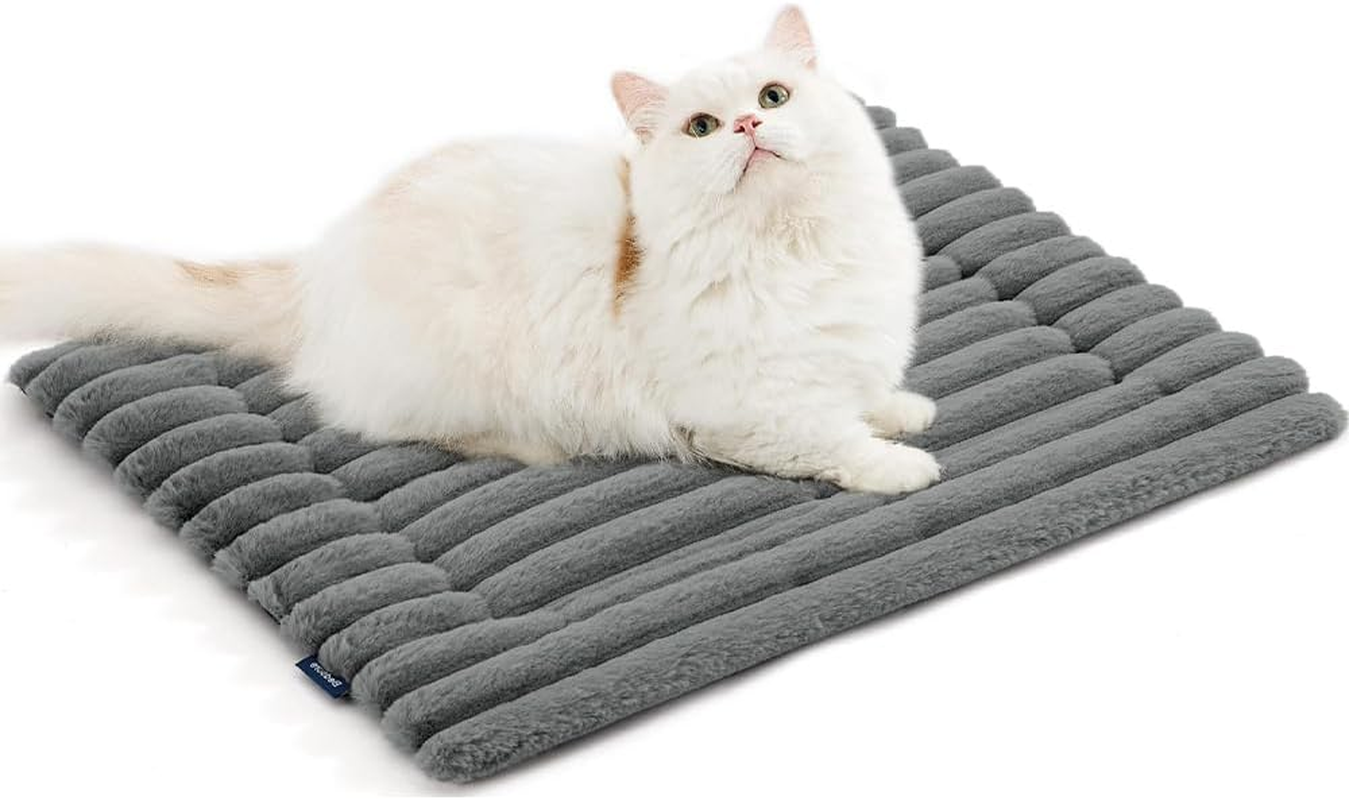 MOTRAIN Self Warming Cat Heating Pad, Extra Warm Thermal Cat Dog Bed with Non-Slip Bottom, Self-Heating Dog Bed Mat Washable Cat Warmer Mat for Feral and Indoor Pets, 30X20Inch, Grey