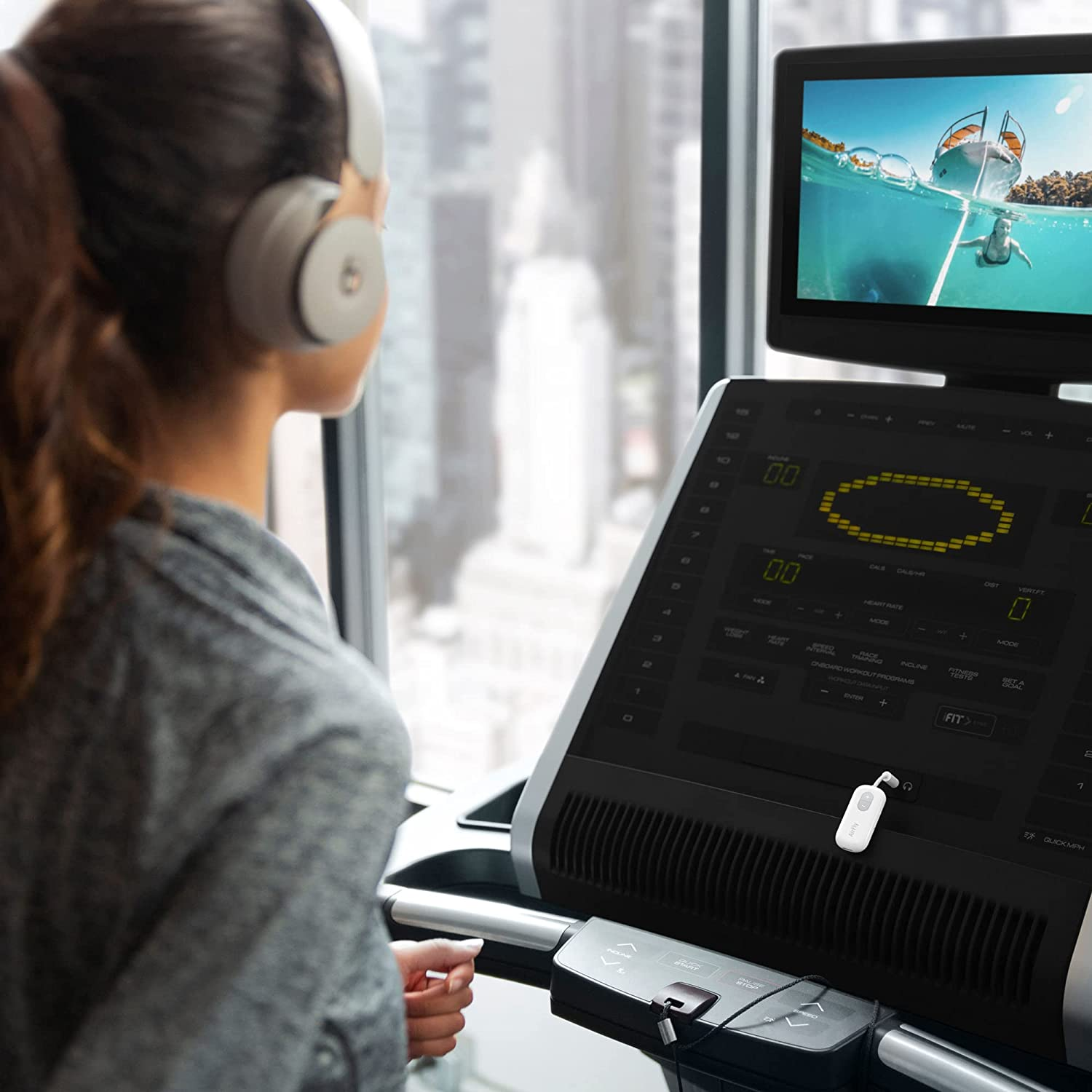 Twelve South 4353 Airfly SE | Wireless Transmitter/Receiver with Audio Sharing for up to 2 Airpods/Wireless Headphones to Any Audio Jack for Use on Airplanes, Boats or in Gym, Home, Auto