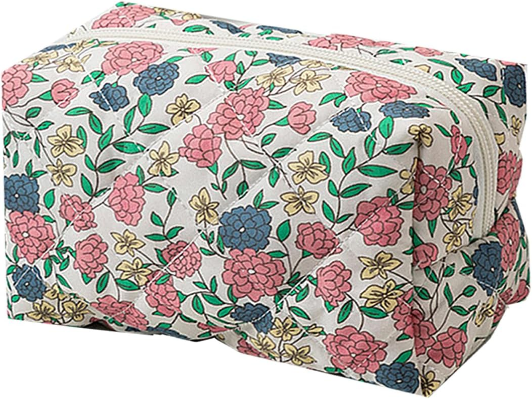 Makeup Bag Quilted Cosmetic Bag Floral Large Pouch,Coquette Toiletry Bag Travel,Large Capacity Aesthetic Makeup Bags Zipper