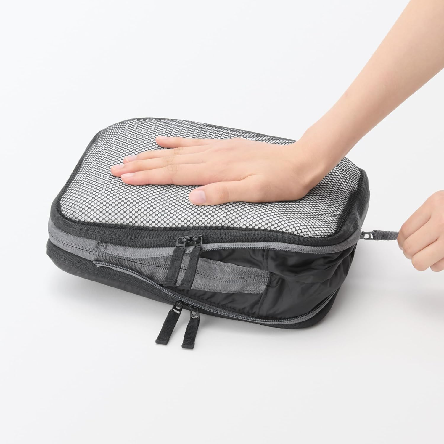 MUJI OHH62A4A Polyester Sorting Case, Compression Type, Black, S, Approx. 7.9 X 10.2 X 3.9 Inches (20 X 26 X 10 Cm) image number 5