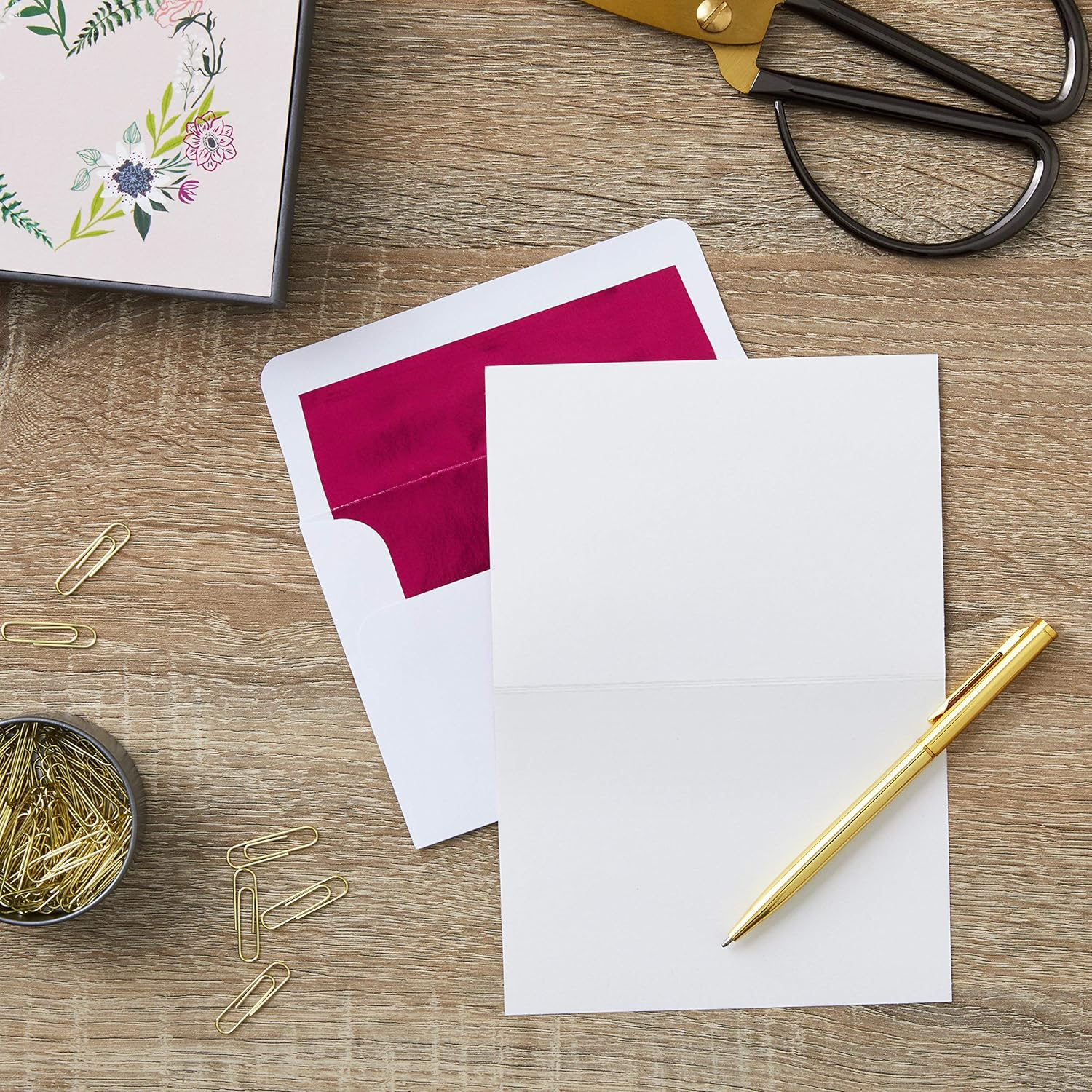 Hallmark Pack of 10 Blank Cards with Envelopes, Floral Wreath Heart image number 5