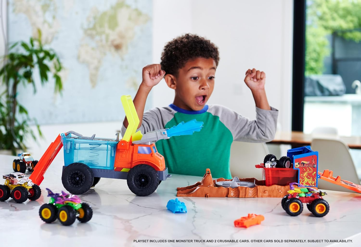 Hot Wheels Monster Trucks Arena Smashers Color Shifters 5-Alarm Rescue with 1 Color Shifter Monster Truck, 2 Crushable Cars and 1 Detachable Semi Rig image number 5