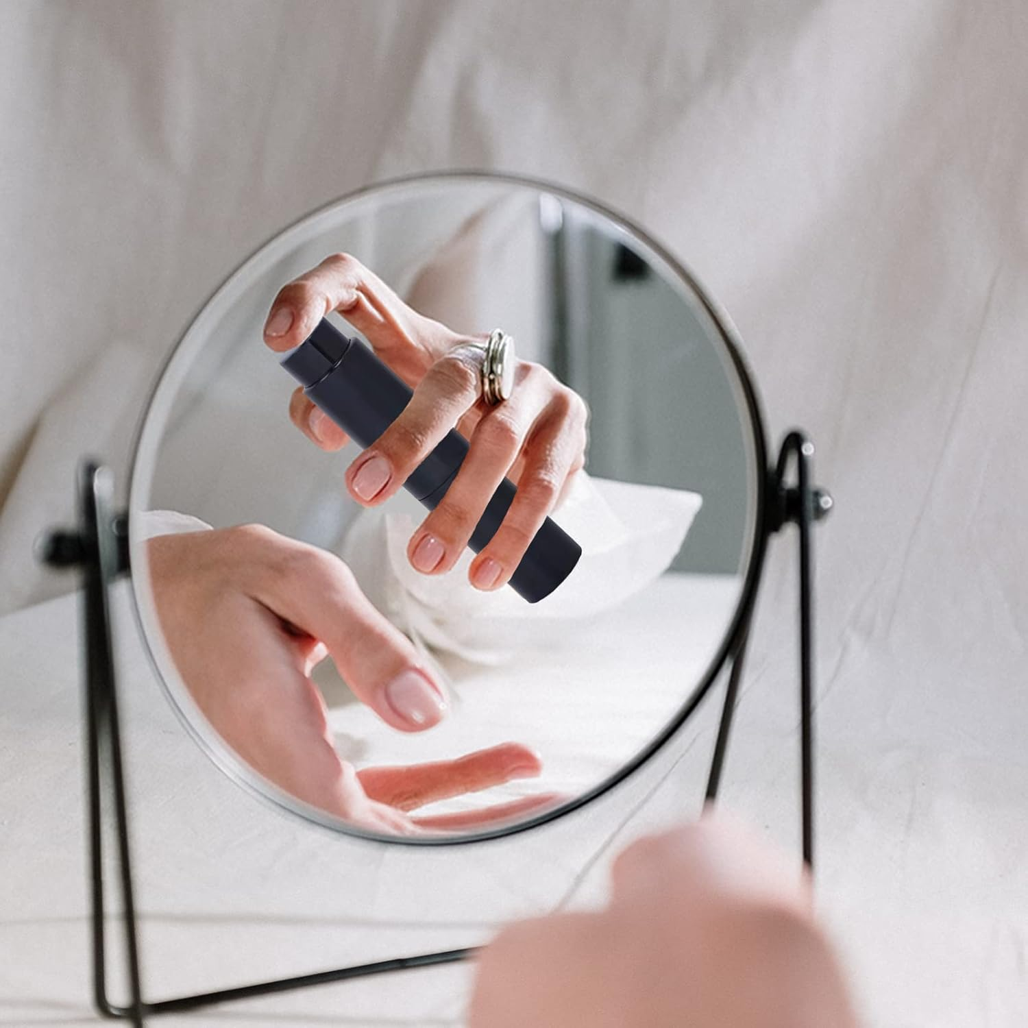 YUNAI 1Pcs Perfume Atomizer Refillable Bottles, 8Ml Portable Mini Spray Travel Bottle, Easy to Refill Glass Inner Empty Atomizer Bottle for Outgoing and Travel(Black)