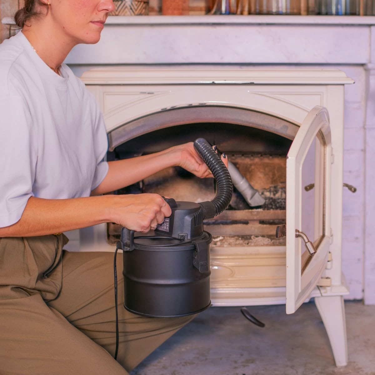 Livoo - Ash Vacuum Cleaner DOH139-600W, Fireplace, Wood Stove or Barbecue, 4L Metal Tank, HEPA Filter, Compact, Less than 2 Kg image number 3