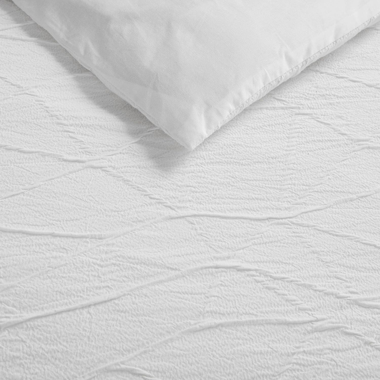 Vera Wang - King Duvet Cover Set, Luxury Bedding with Button Closure, Includes Matching Shams (Abstract Crinkle White, King) image number 4