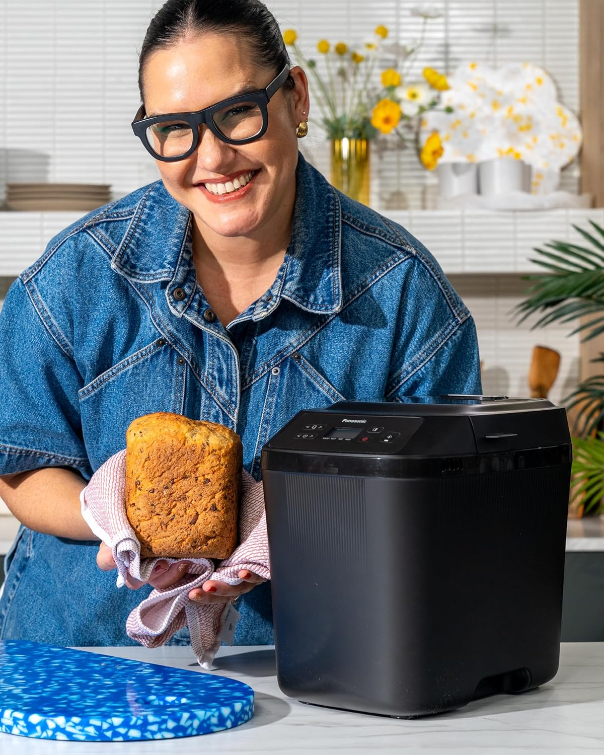 Panasonic Automatic Compact Bread Maker with Artisan-Style Kneading, Crust Control, 18 Programmes Including Gluten Free, Black (SD-PN100KST) image number 4