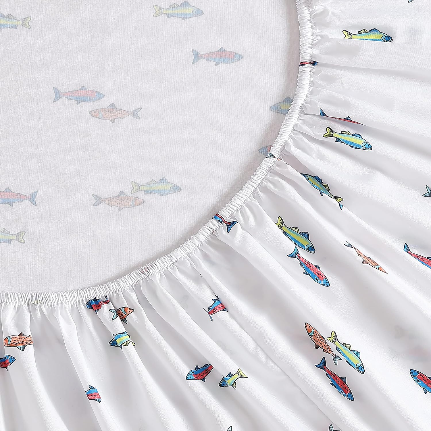 Eddie Bauer Kids - Queen Sheets, Stain Resistant Kids Bedding, Ideal for Toddler Bedding Set (Fish Lake White, Queen) image number 1