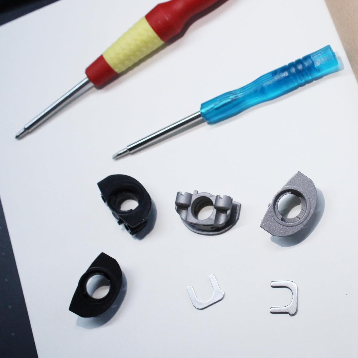 Adhiper WH-1000XM4 Hinge Swivels + U Shaped Metal Hinge Lock Grove Replacement for Sony WH-1000XM4 Headphone,Replacement Parts Accessories Hinge Spins(Black) image number 2